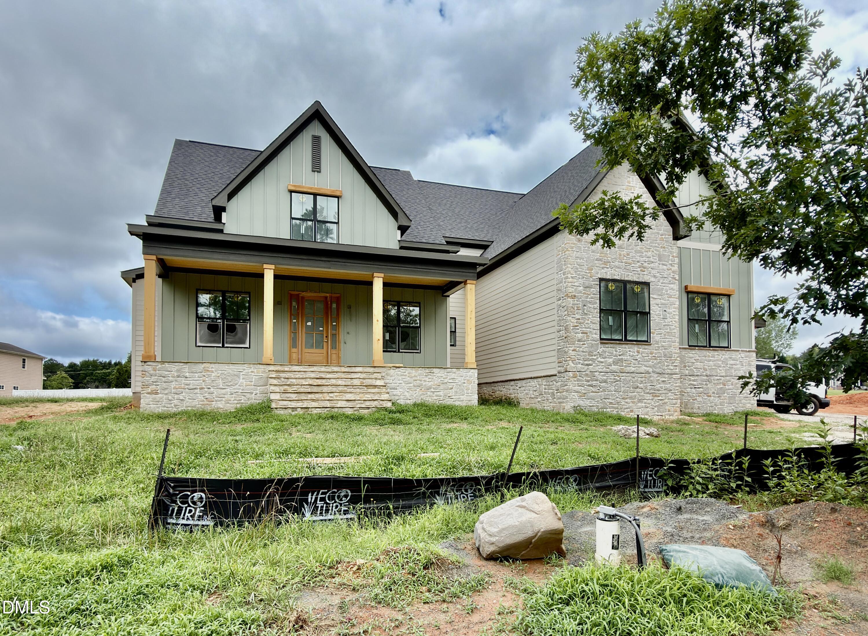 1121 Dovefield Lane — photo