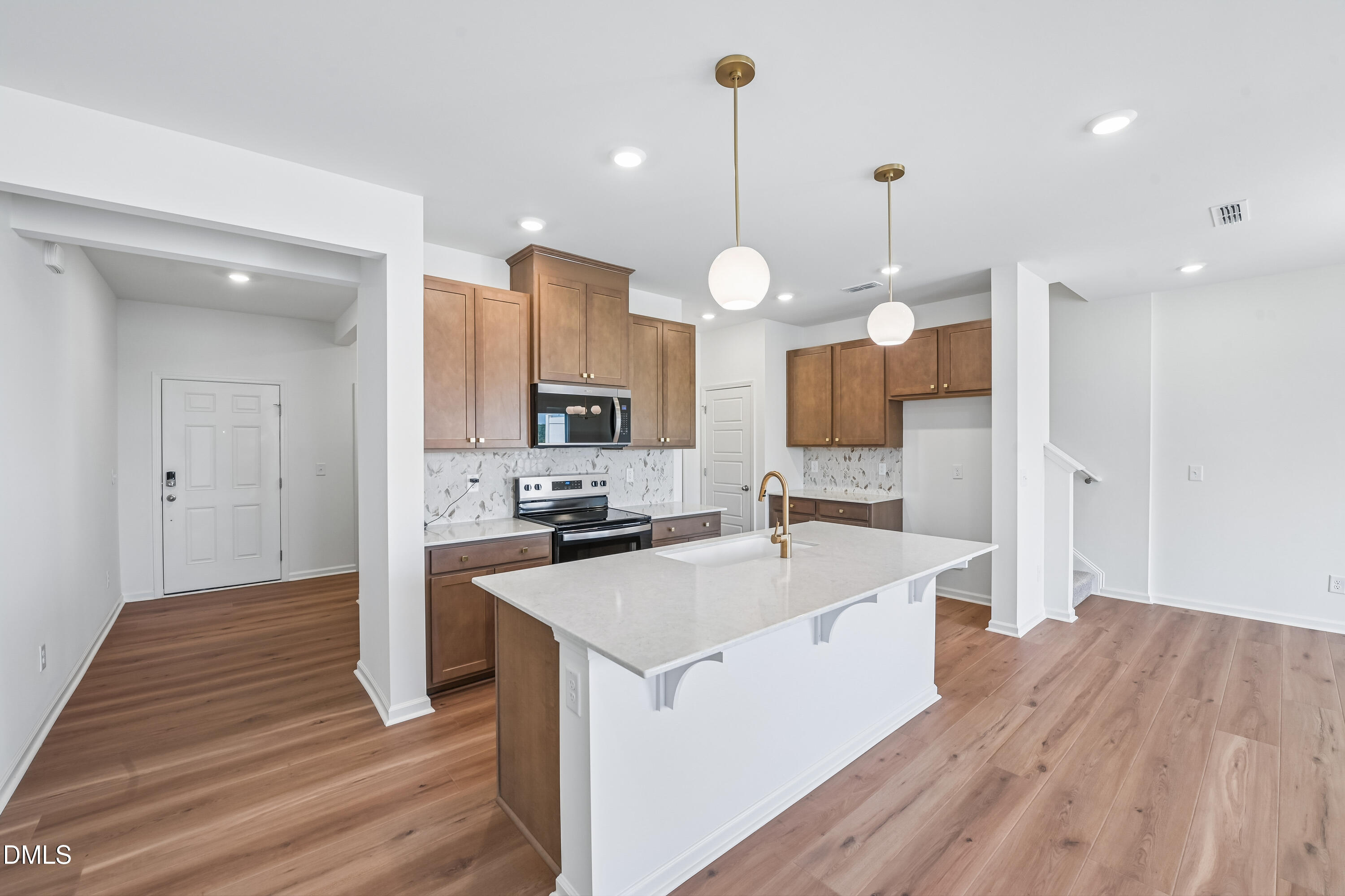 519 Sunset Lake Drive — photo