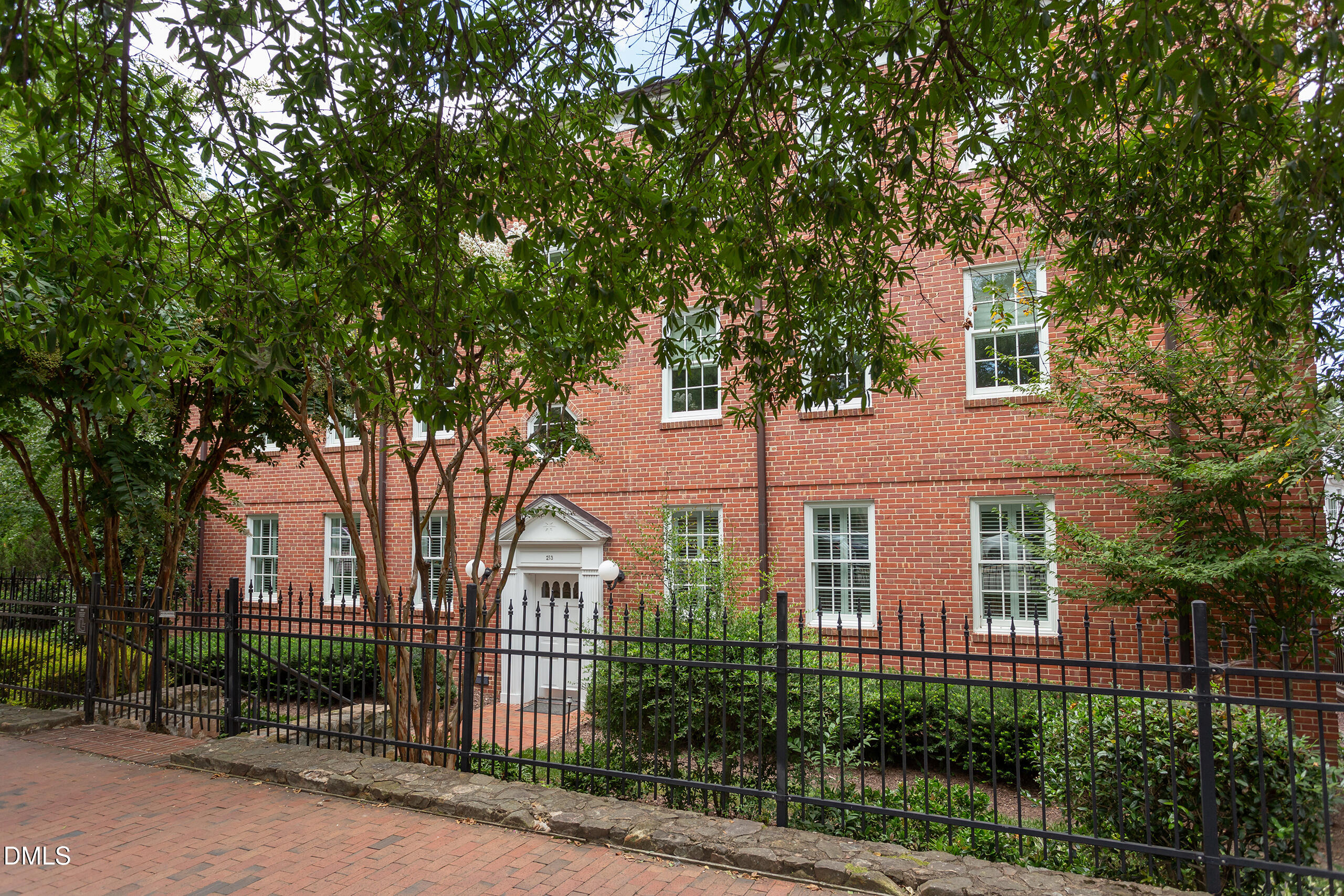 213 E Franklin Street Unit 400 — photo