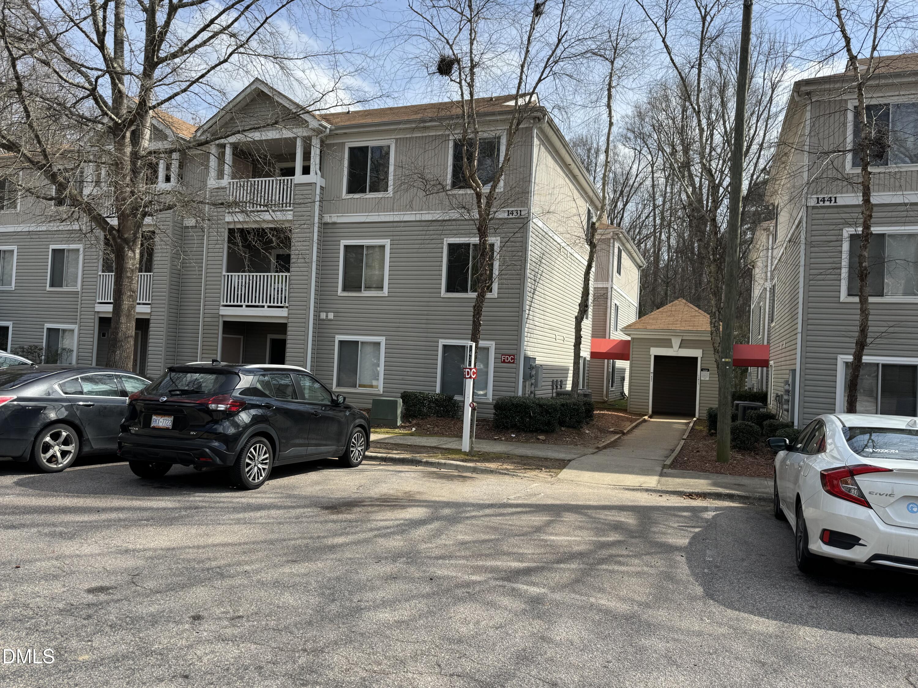 1431 Collegiate Circle 101 — photo