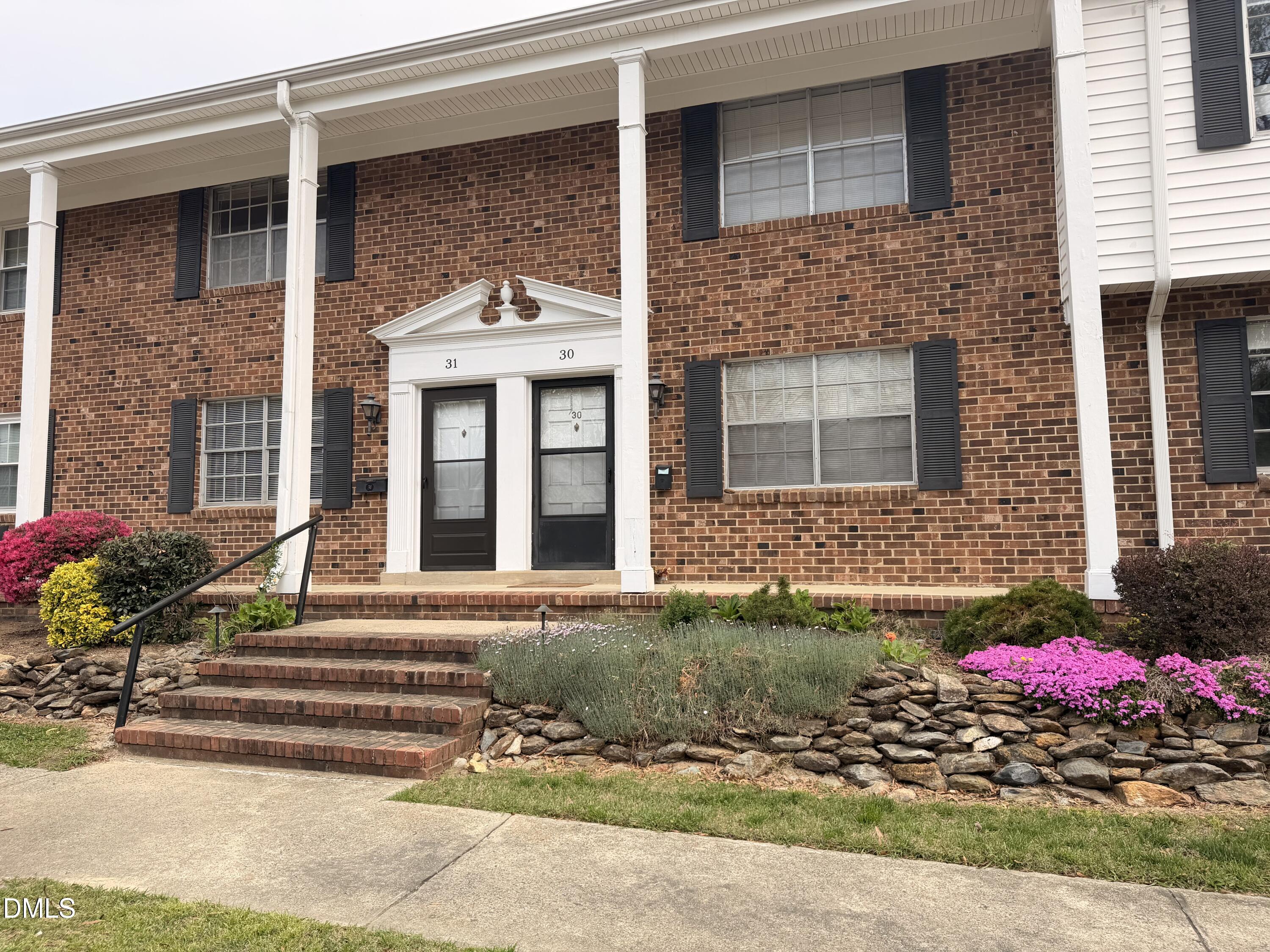 1002 Willow Drive Apt 31 — photo