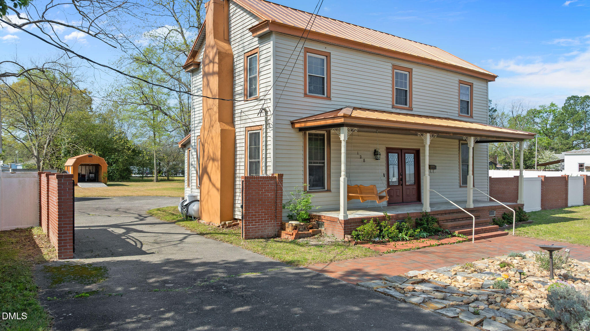 128 E Railroad Street — photo