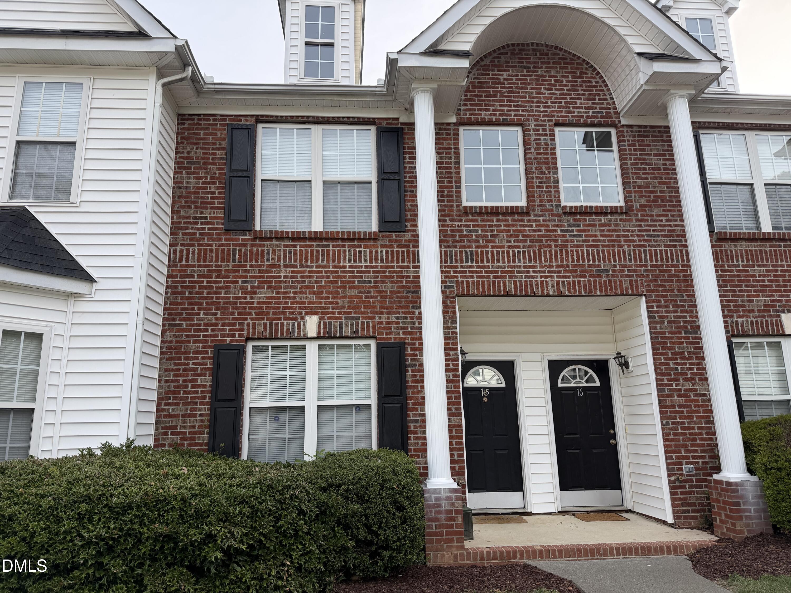 15 Moorefield Court — photo