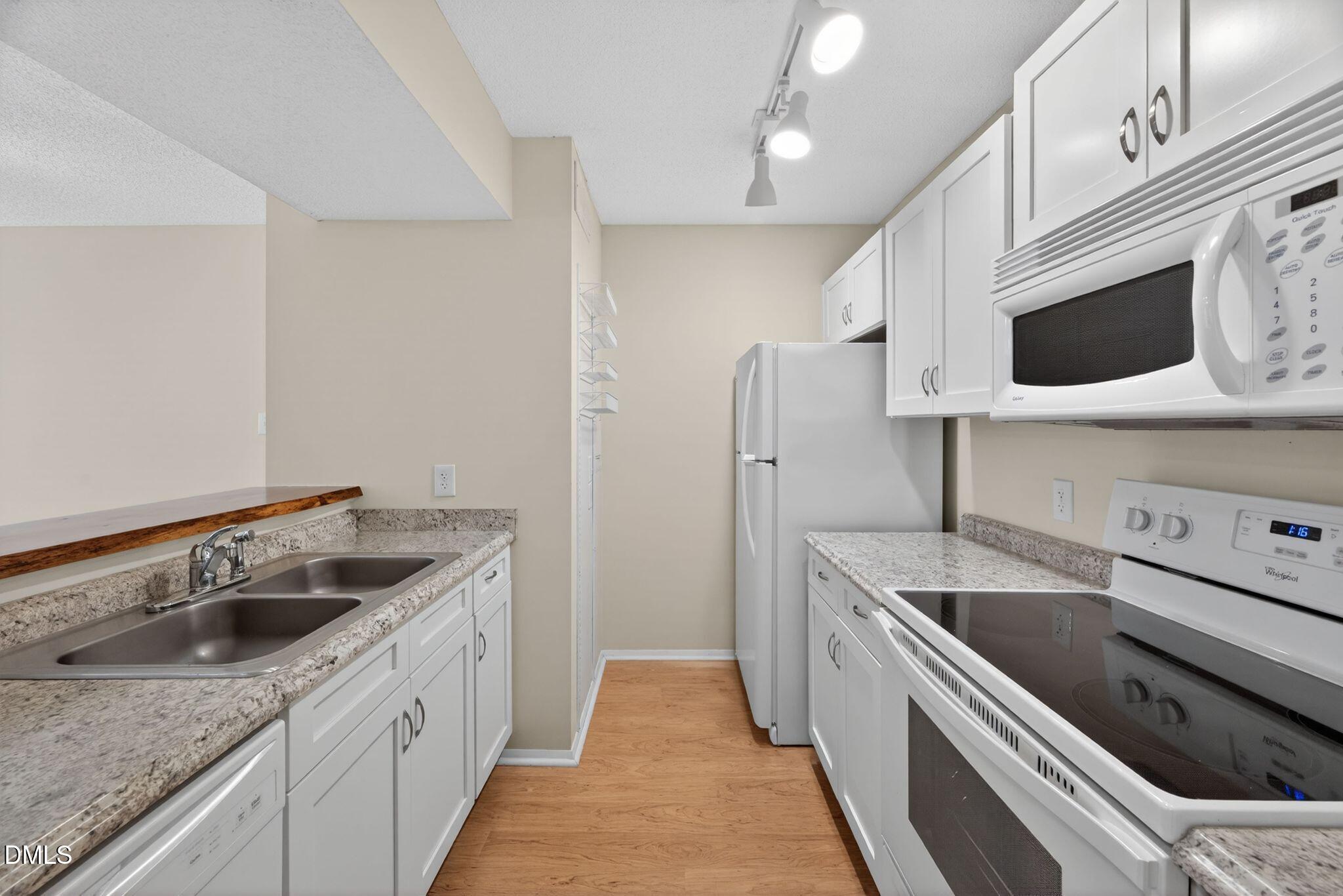 3704 Chimney Ridge Place Apt 207 — photo