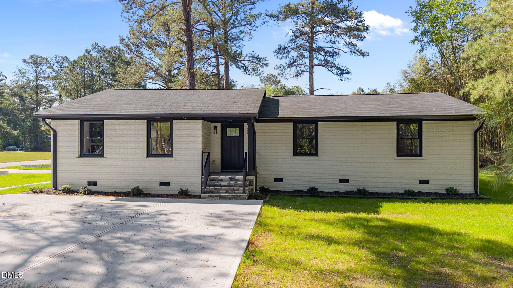 28 Elaine Drive — photo