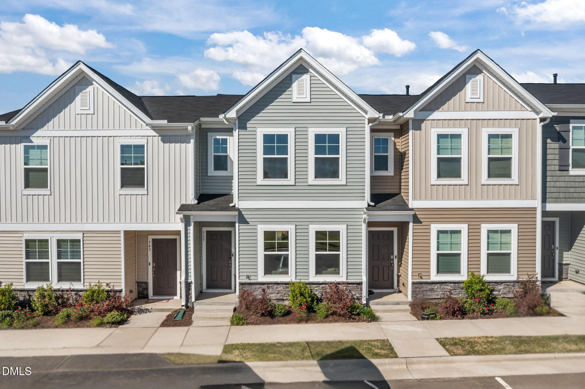 737 Painted Daisy Way — photo