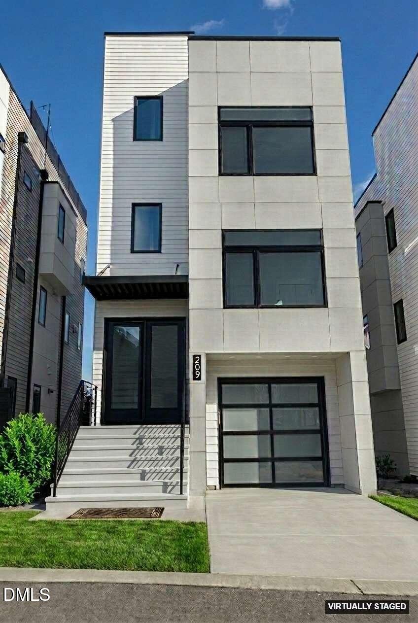 209 Woodsborough Place — photo