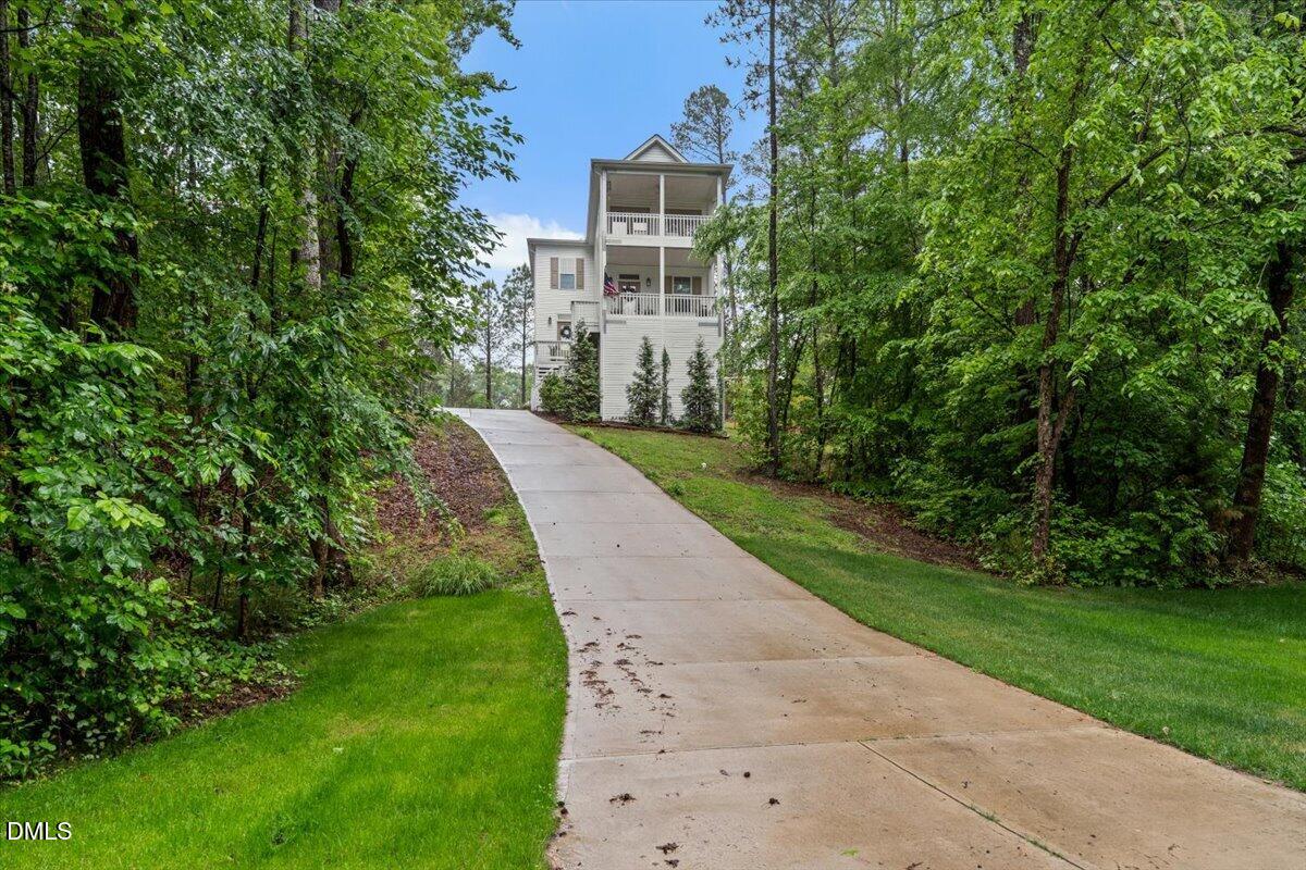 2045 Fernwood Way — photo