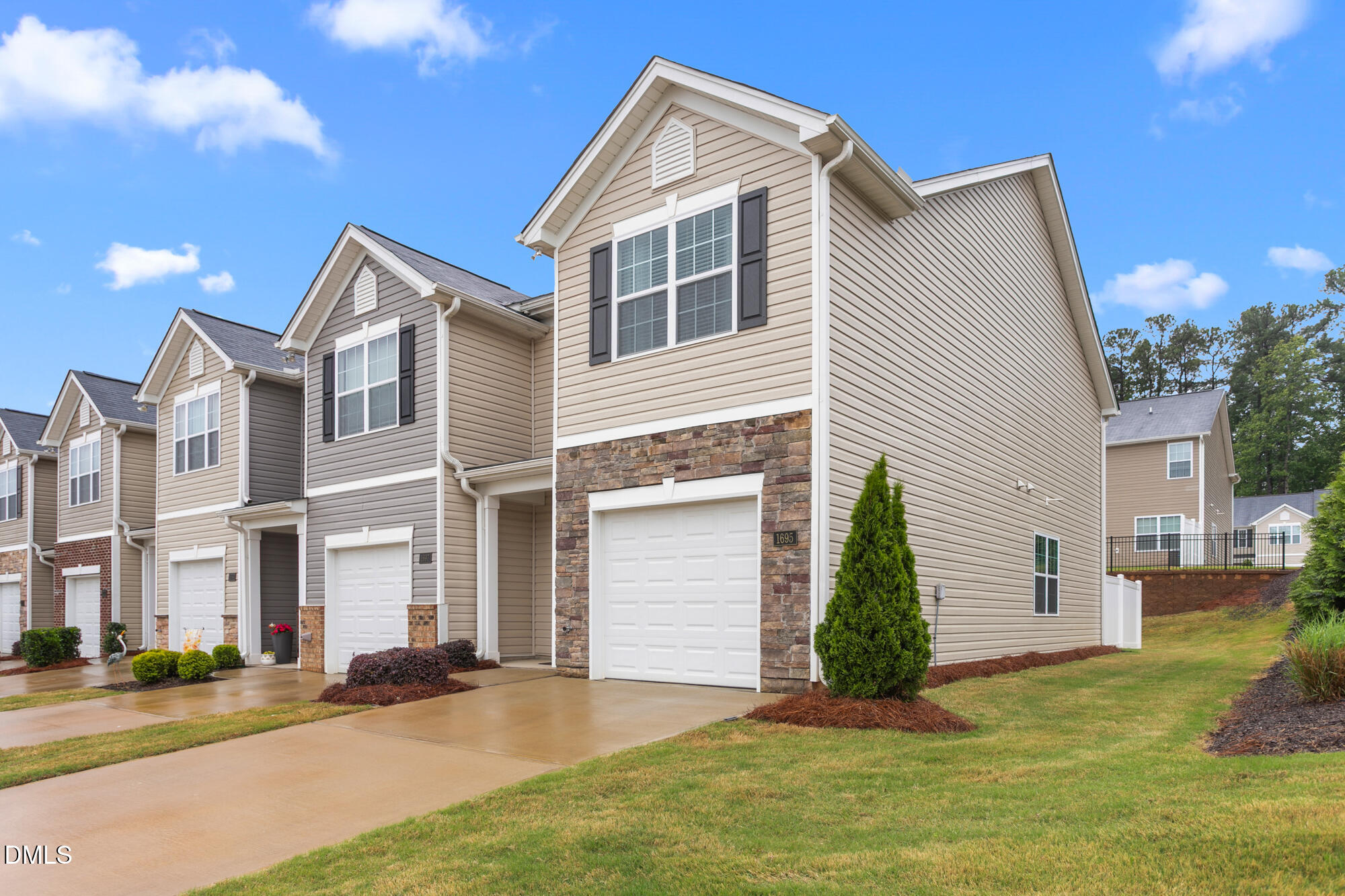 1695 Collie Drive — photo