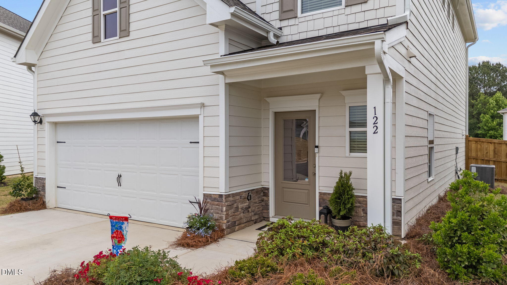 122 Commons Circle — photo