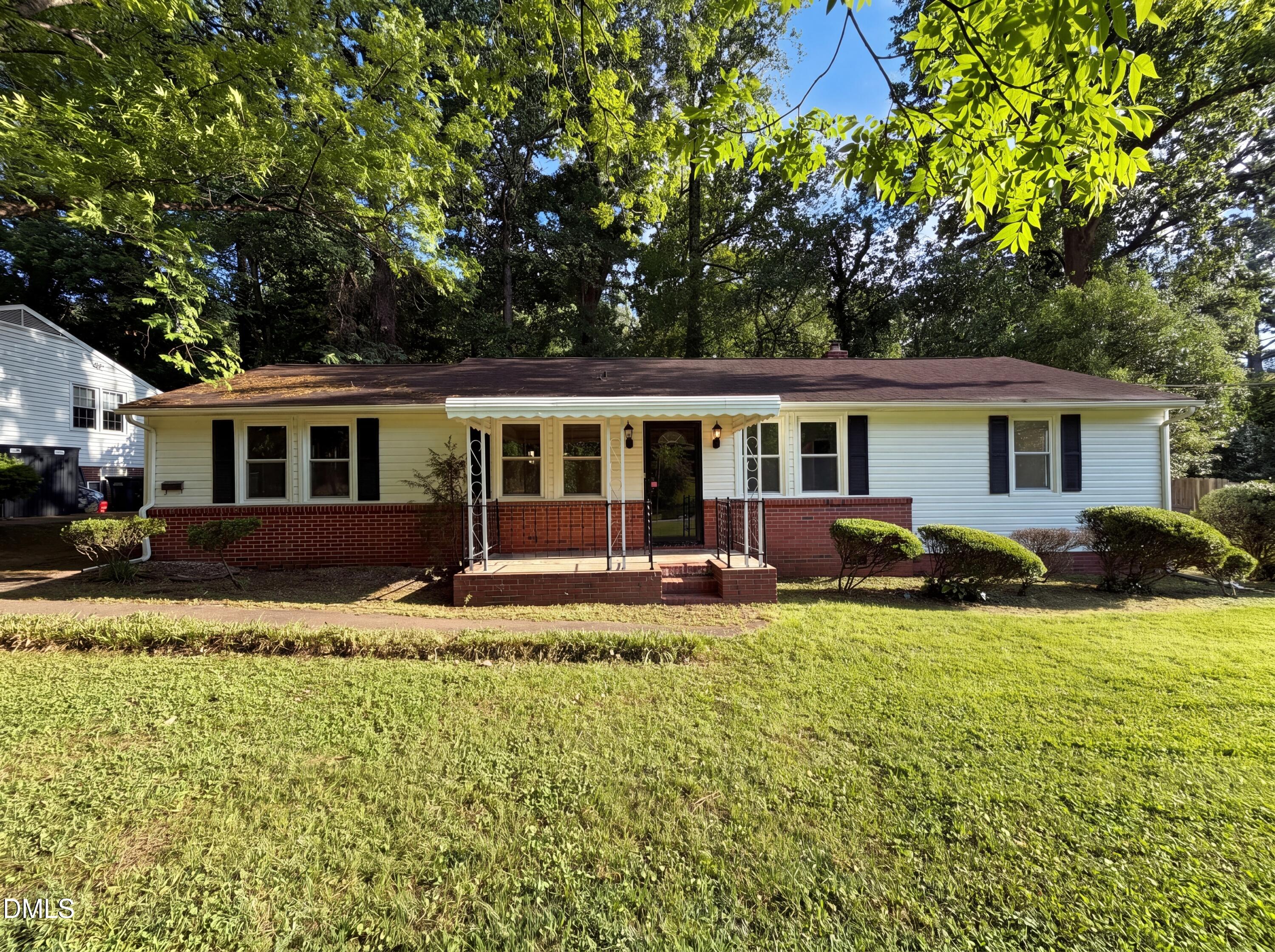 310 Robin Hood Drive — photo