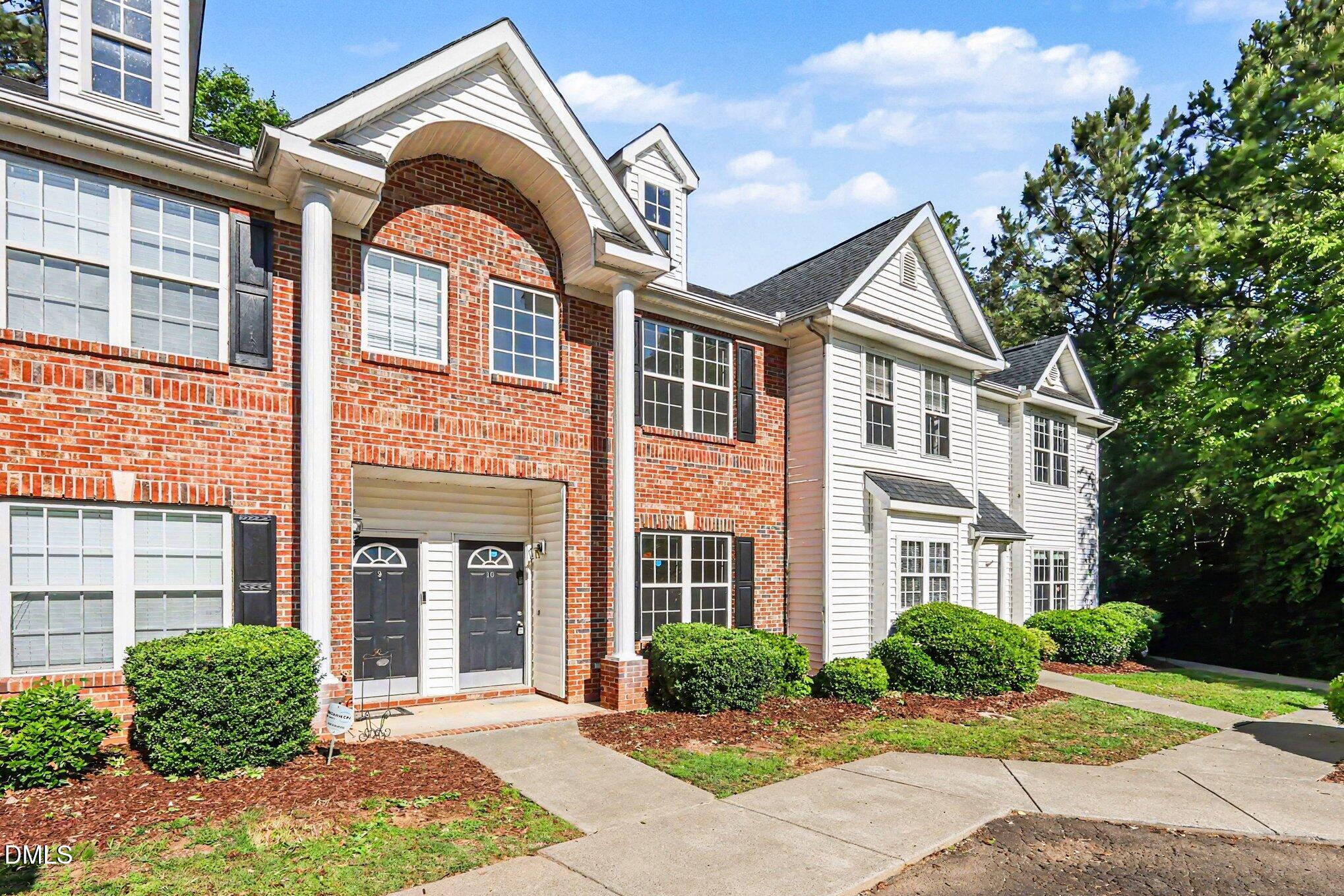10 Moorefield Court — photo