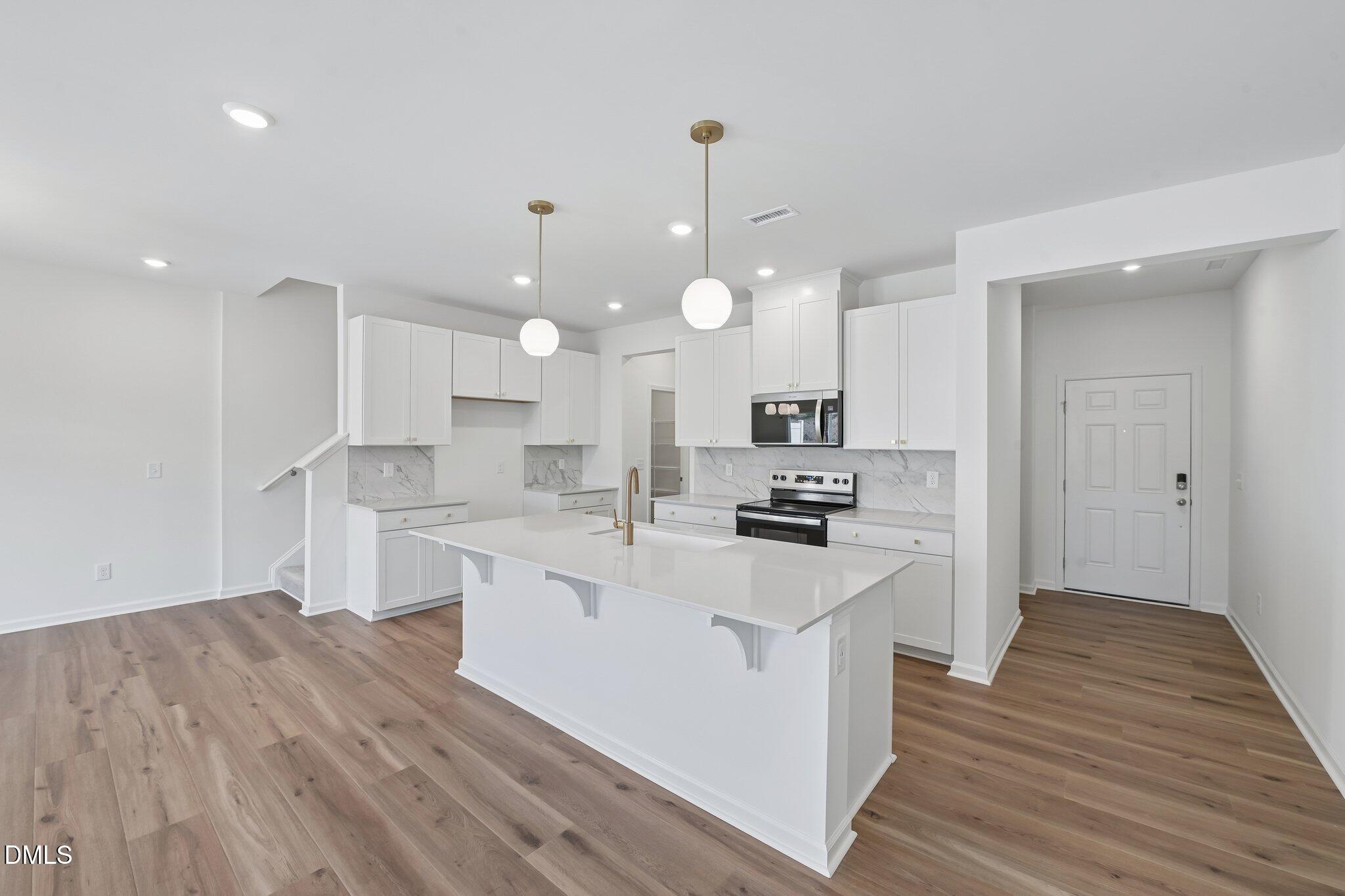 512 Sunset Lake Drive — photo