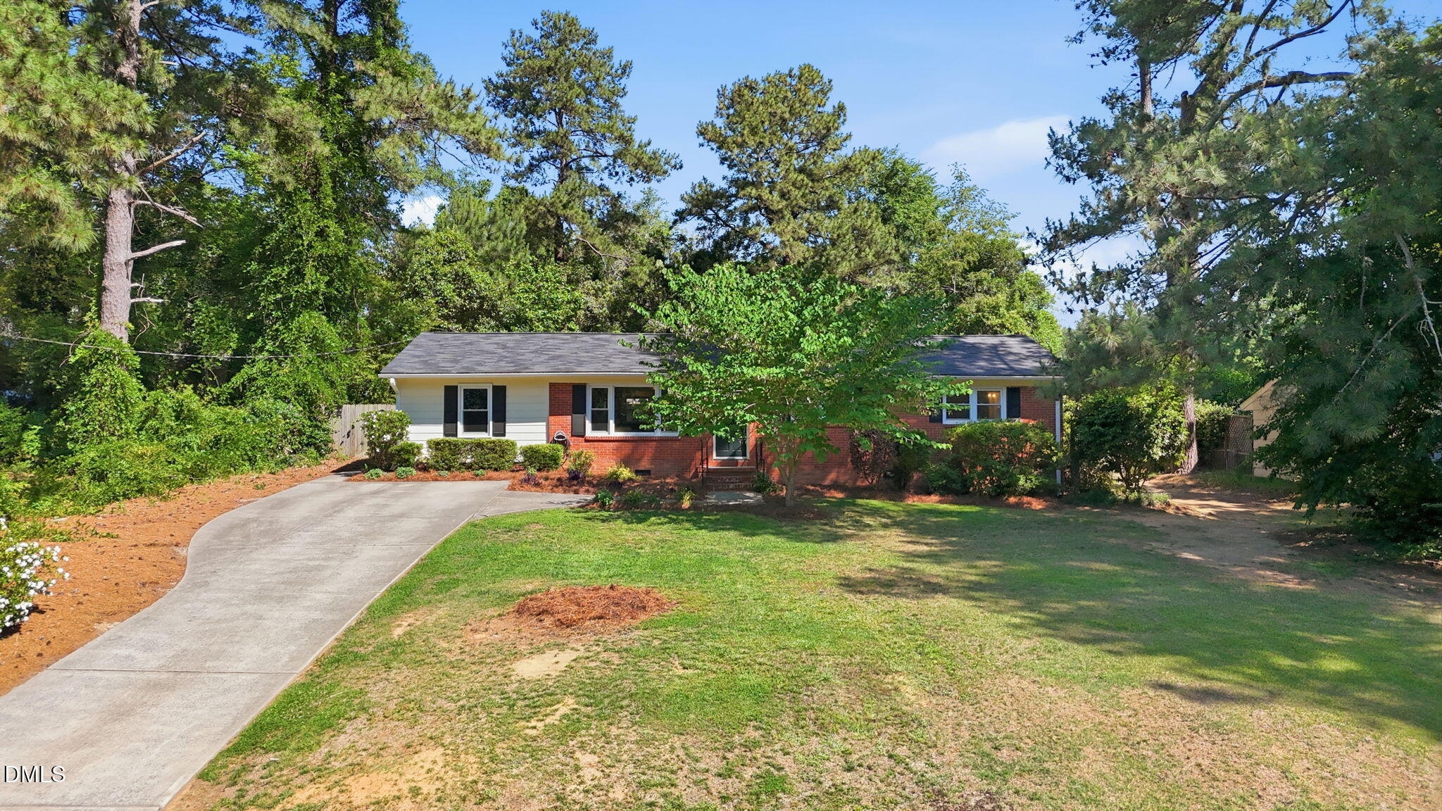 408 Lakeside Drive — photo