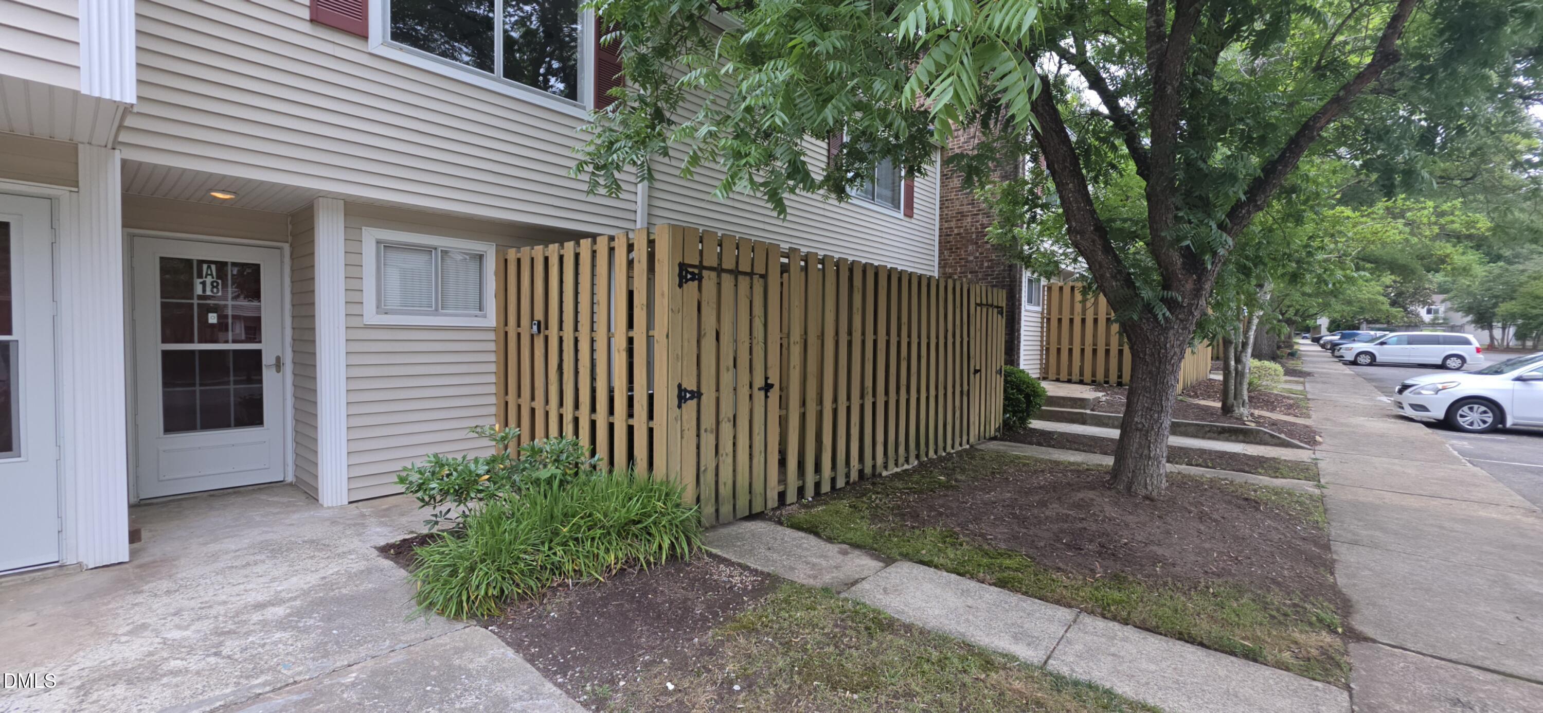 220 Elizabeth Street a18 — photo