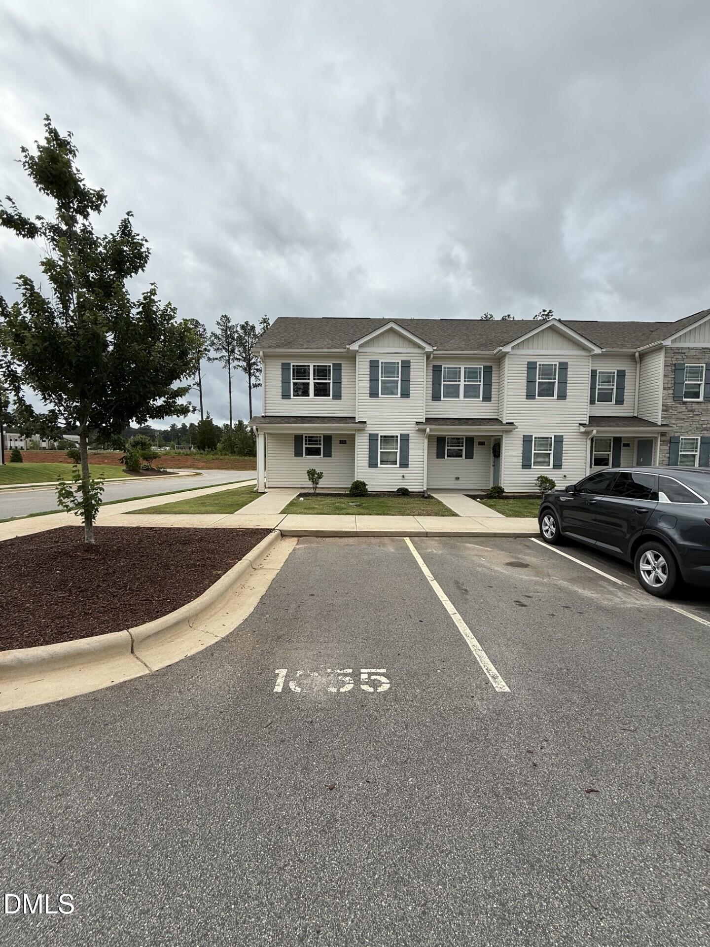 1055 Peony Lane — photo