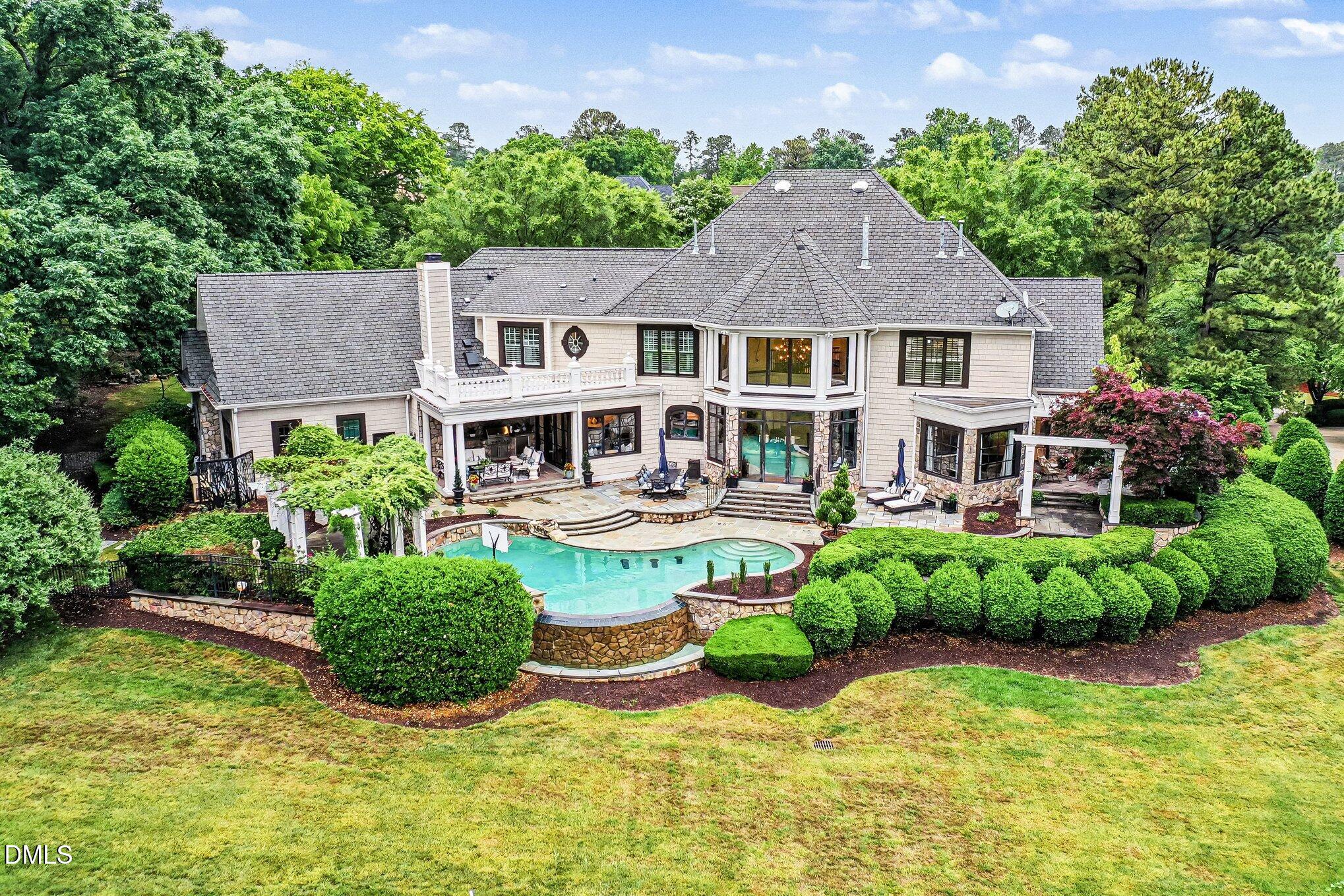 2317 Victoria Park Lane — photo