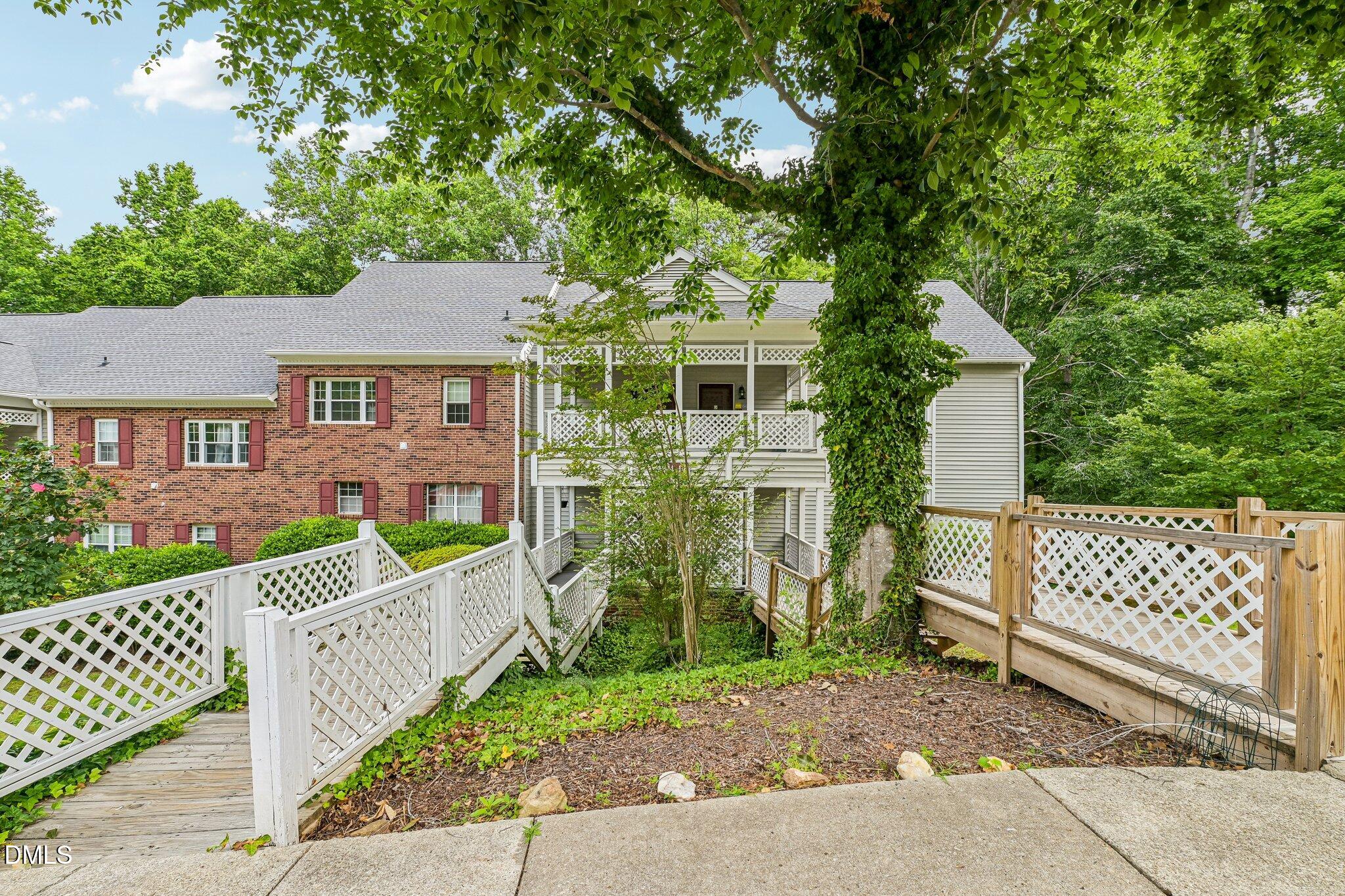 411 Gooseneck B5 — photo