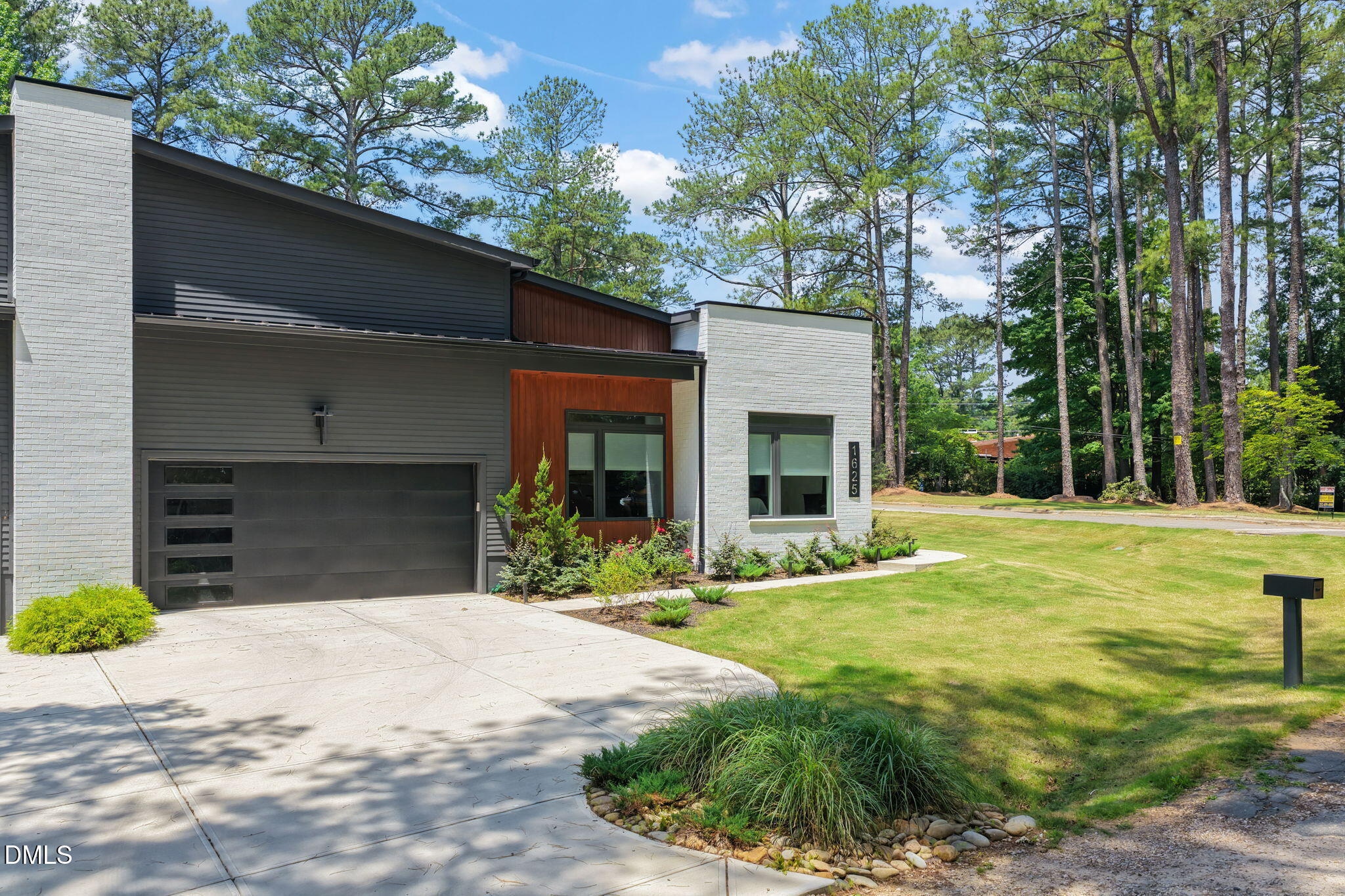 1625 Bruce Circle — photo