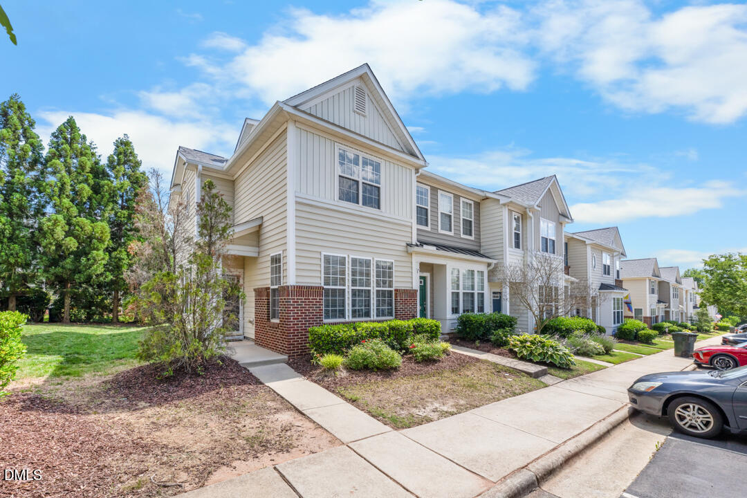 7831 Silverthread Lane, Raleigh, NC 27617 — photo 2