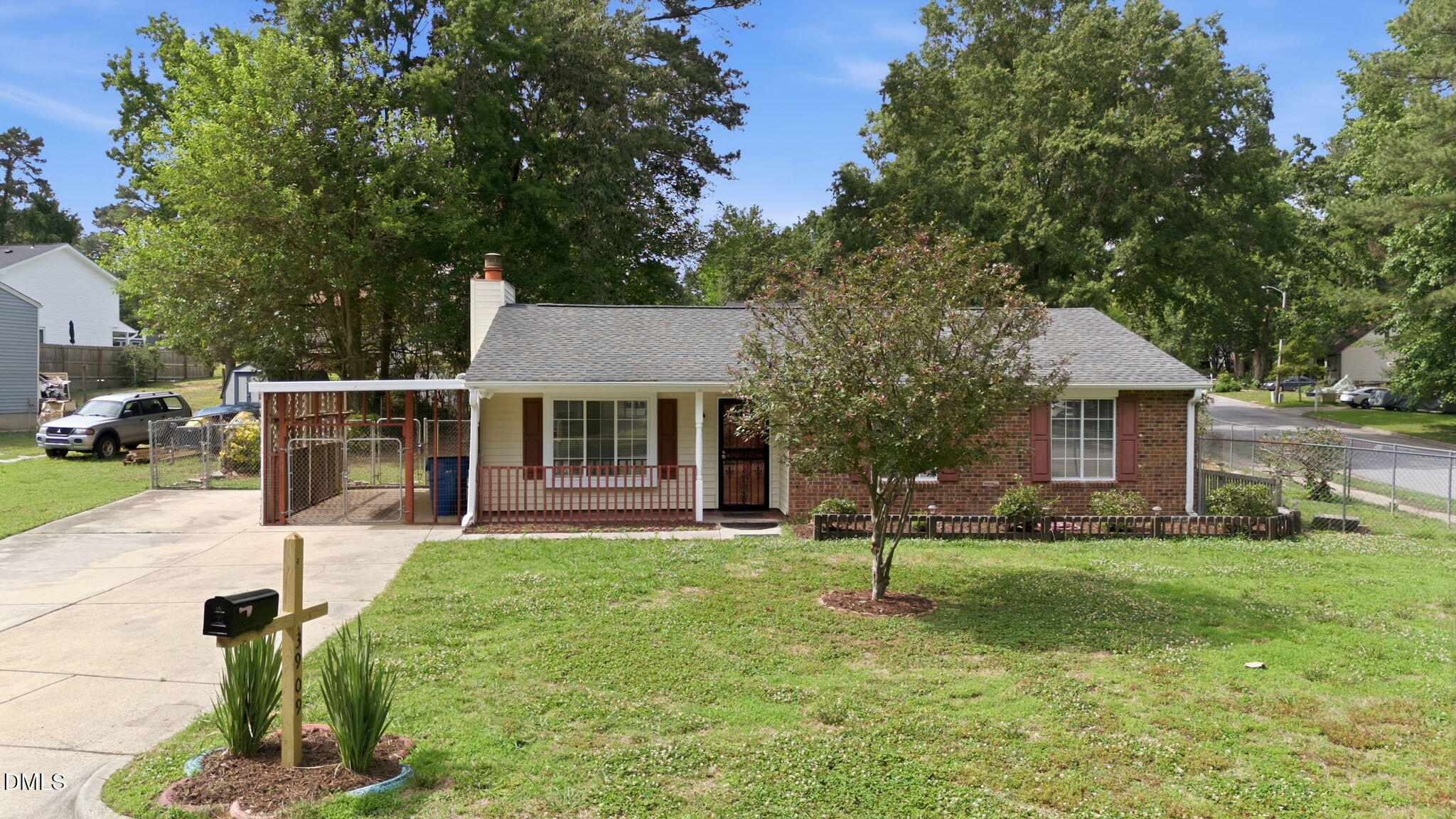 3909 Old Creek Court — photo