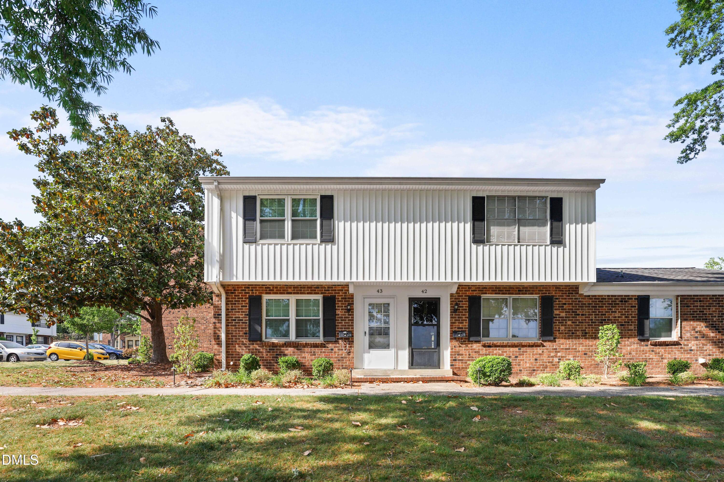 1002 Willow Drive Apt 43 — photo