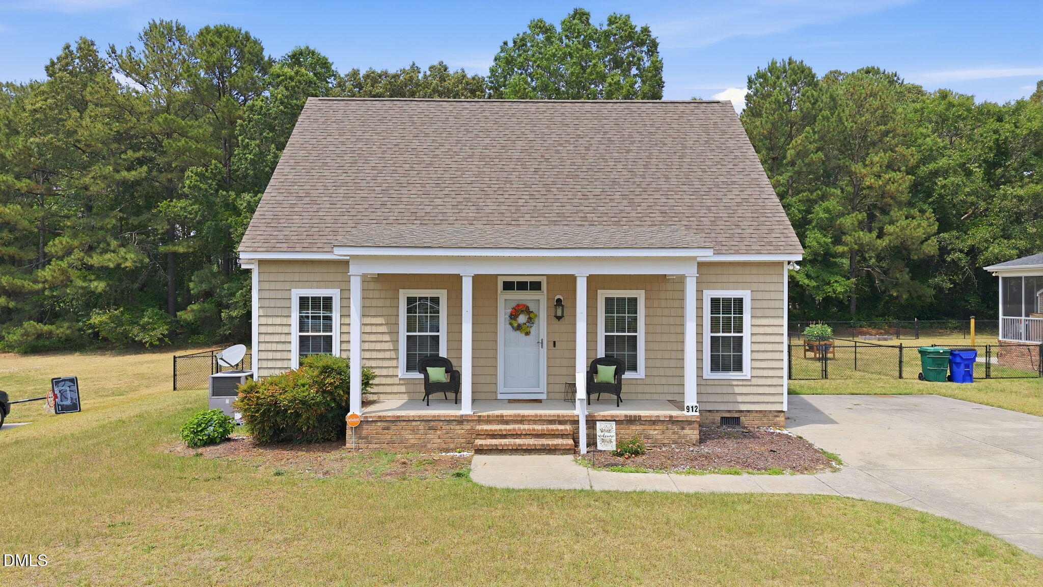 912 E Birchwood Drive — photo