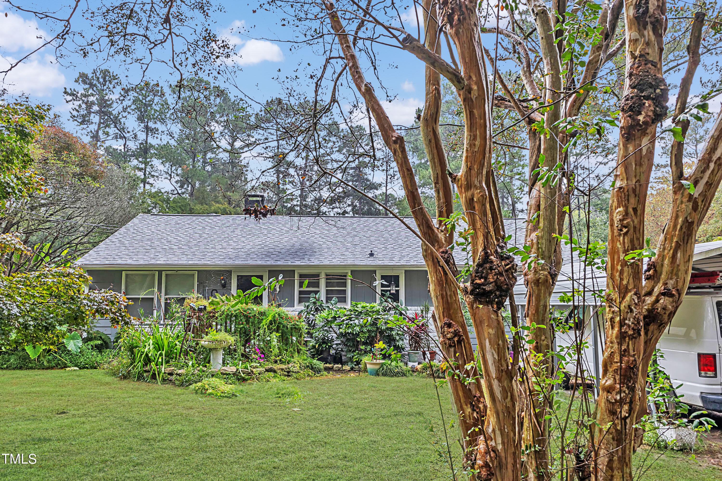 725 Colonial Drive — photo