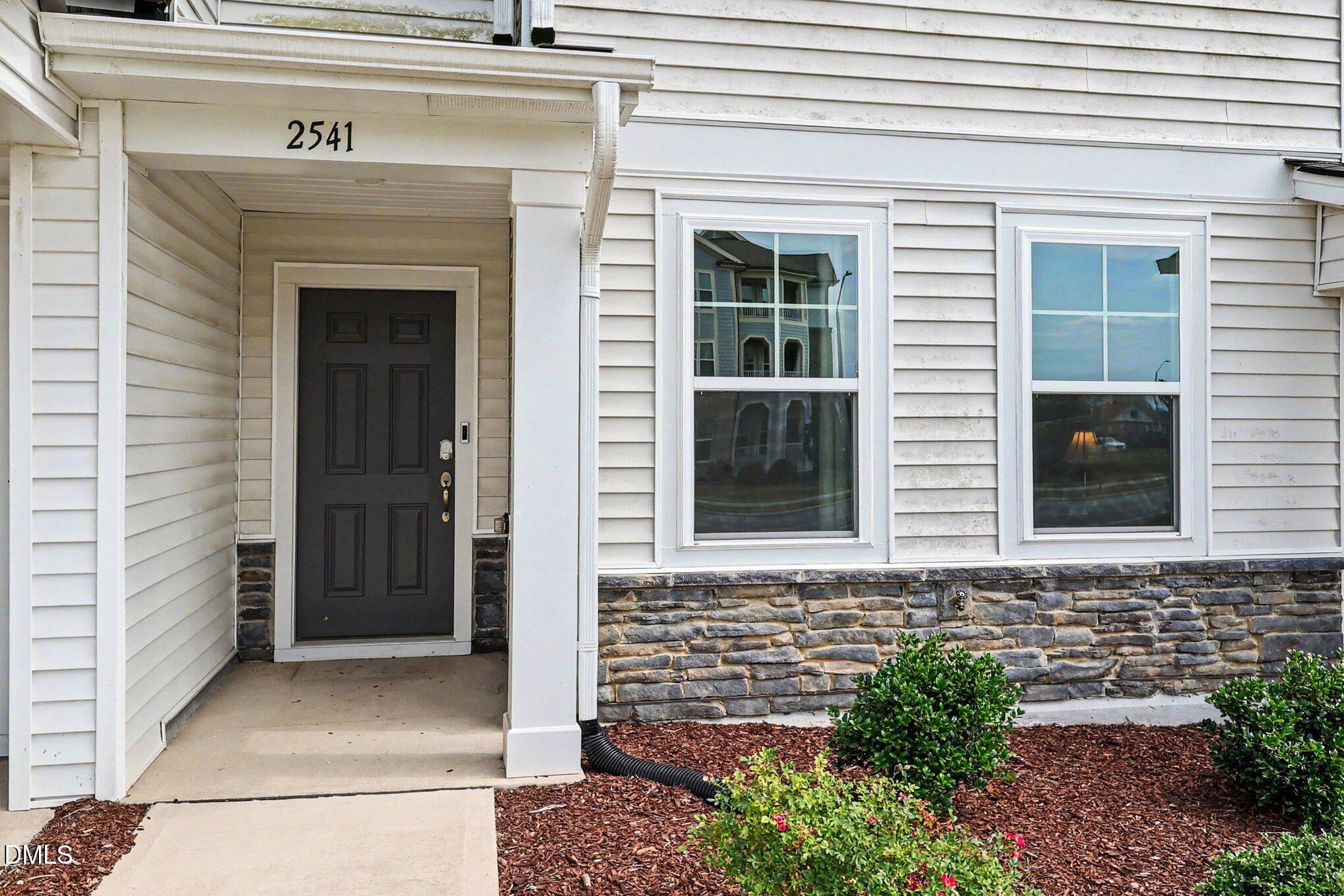 2541 Kasota Lane — photo