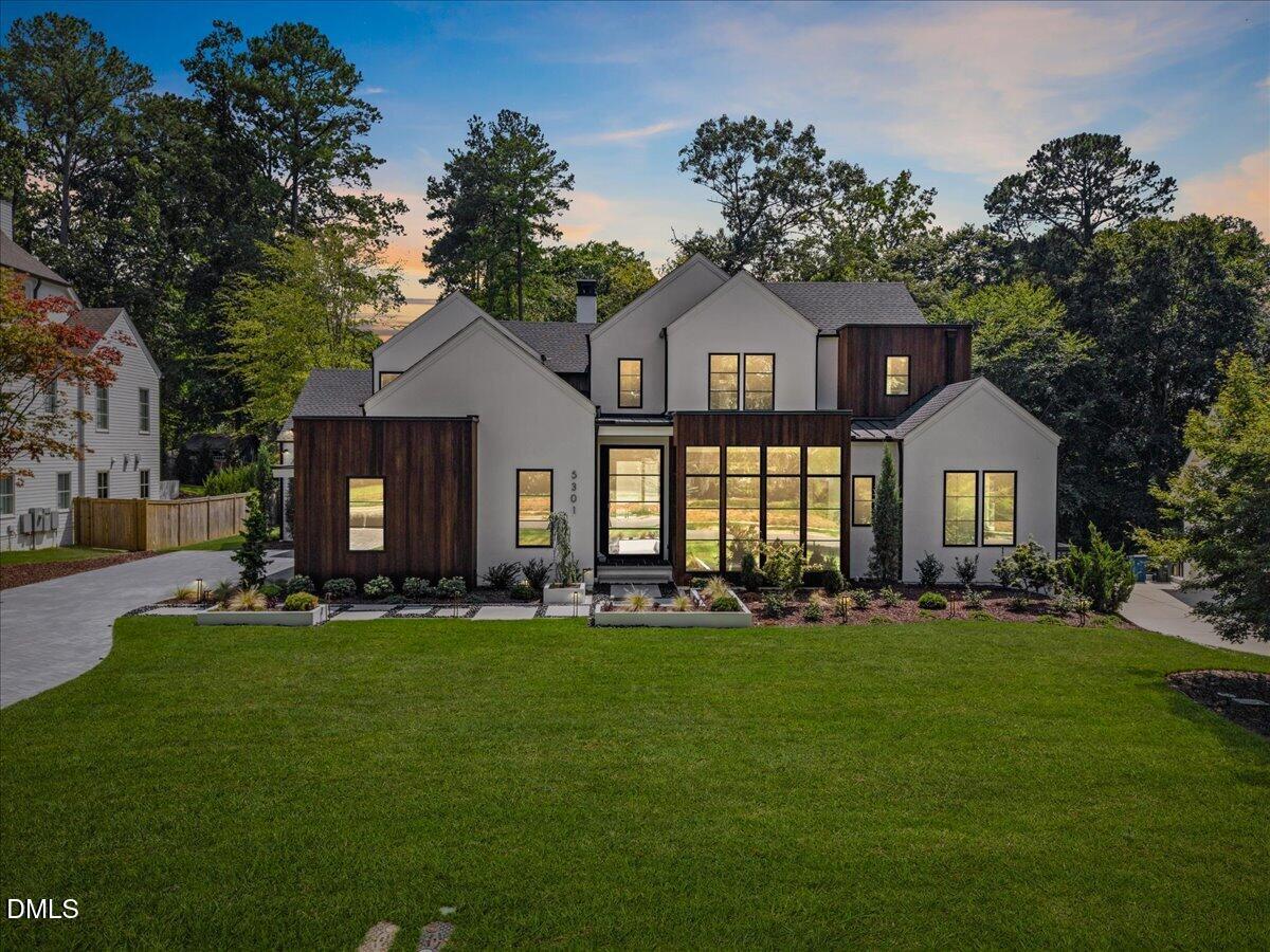 5301 Inglewood Lane — photo