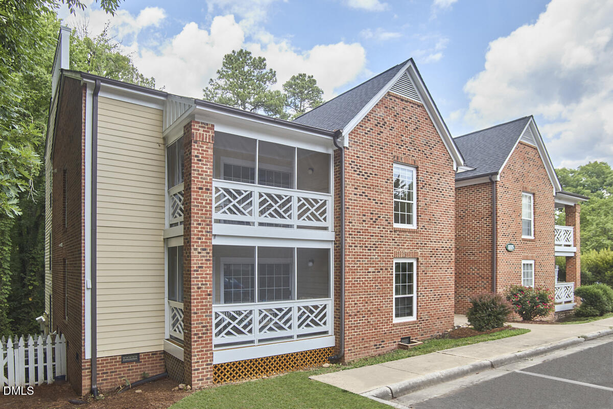 1005 Kingswood Drive E — photo