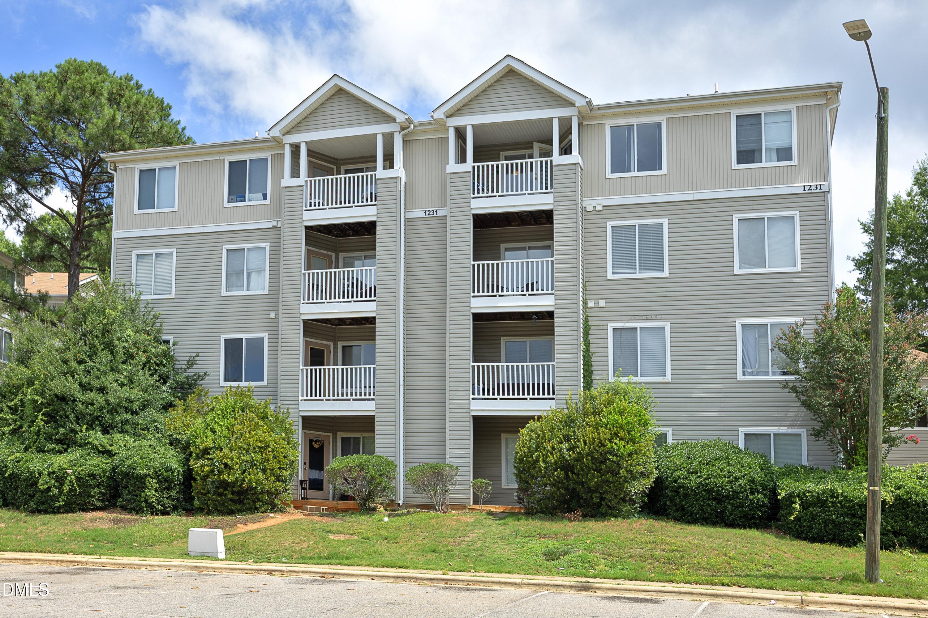 1231 University Court 104 — photo