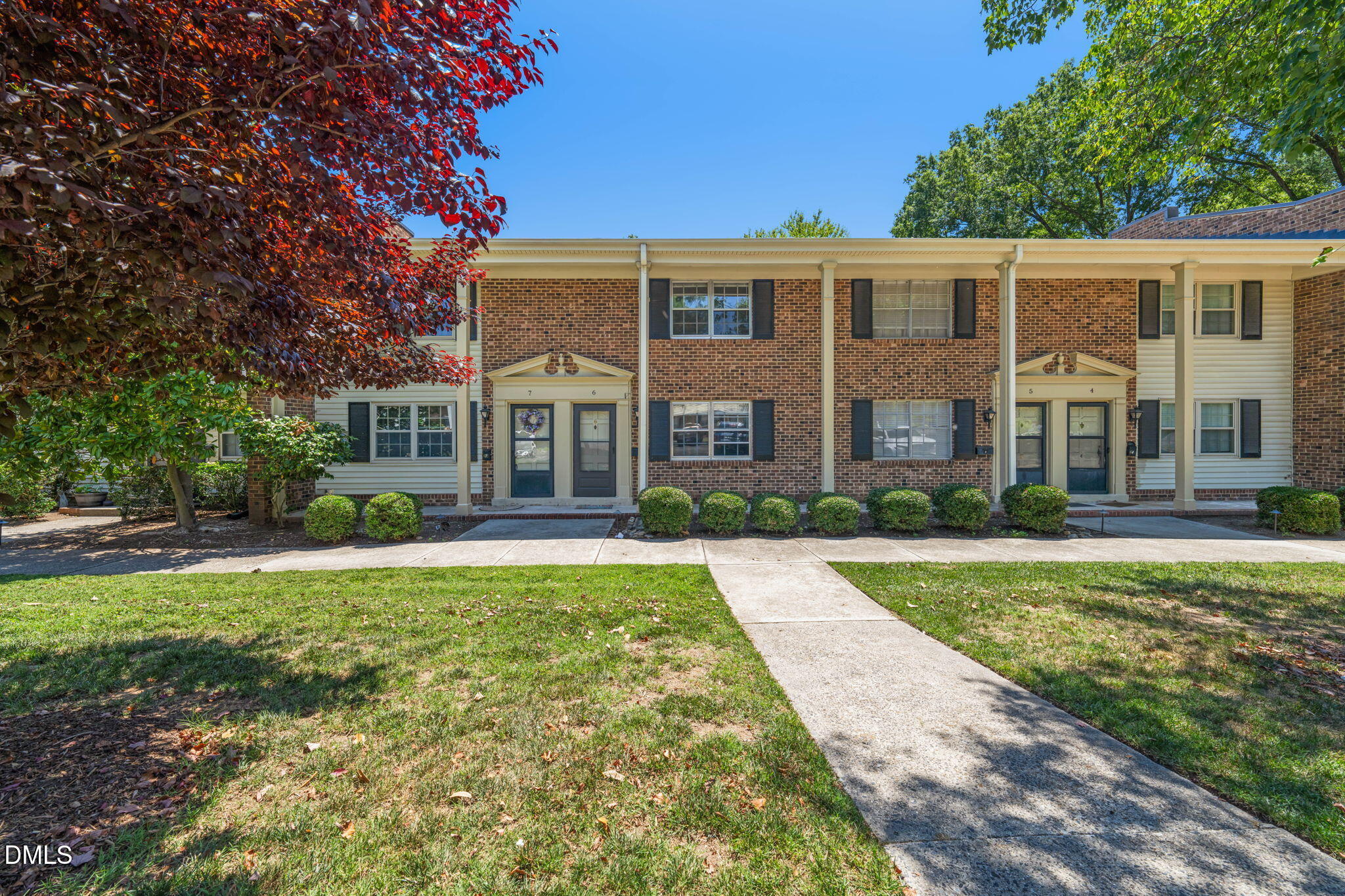1002 Willow Drive Apt 6 — photo