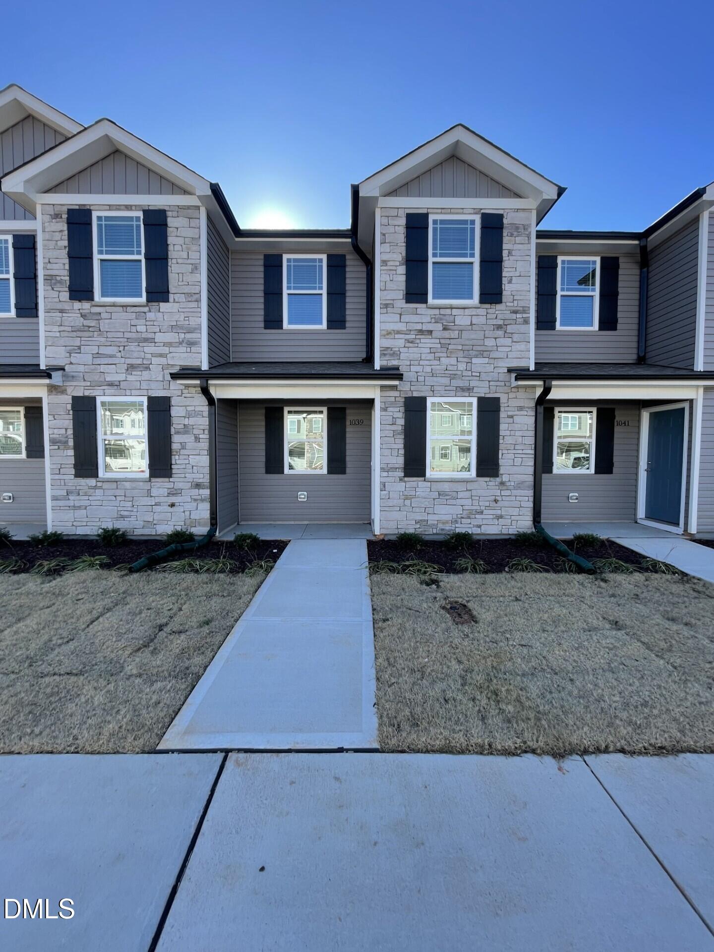 1041 Peony Lane — photo