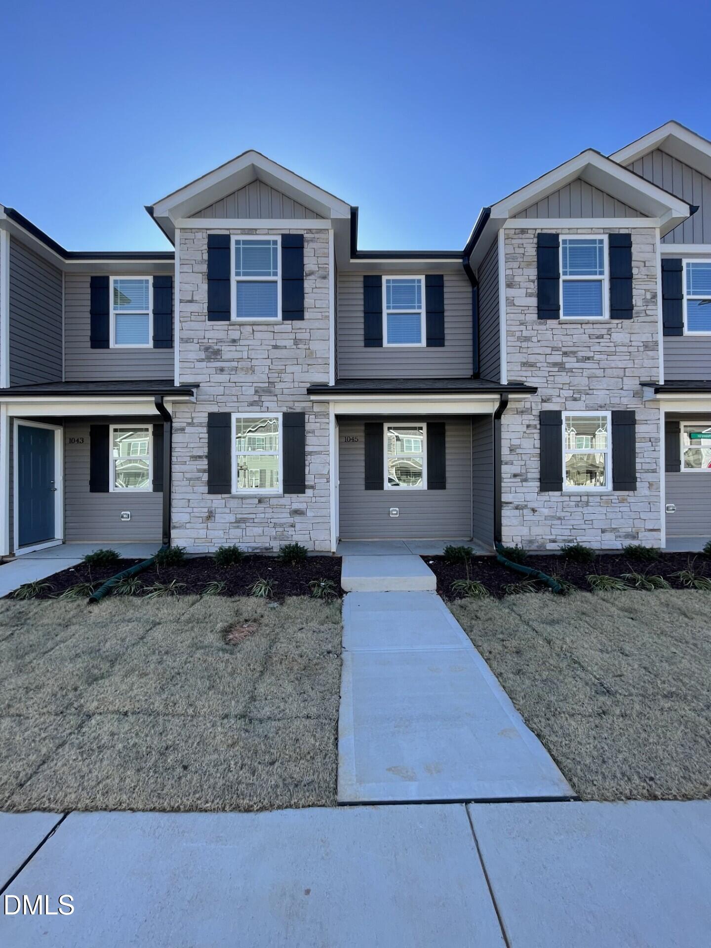 1045 Peony Lane — photo