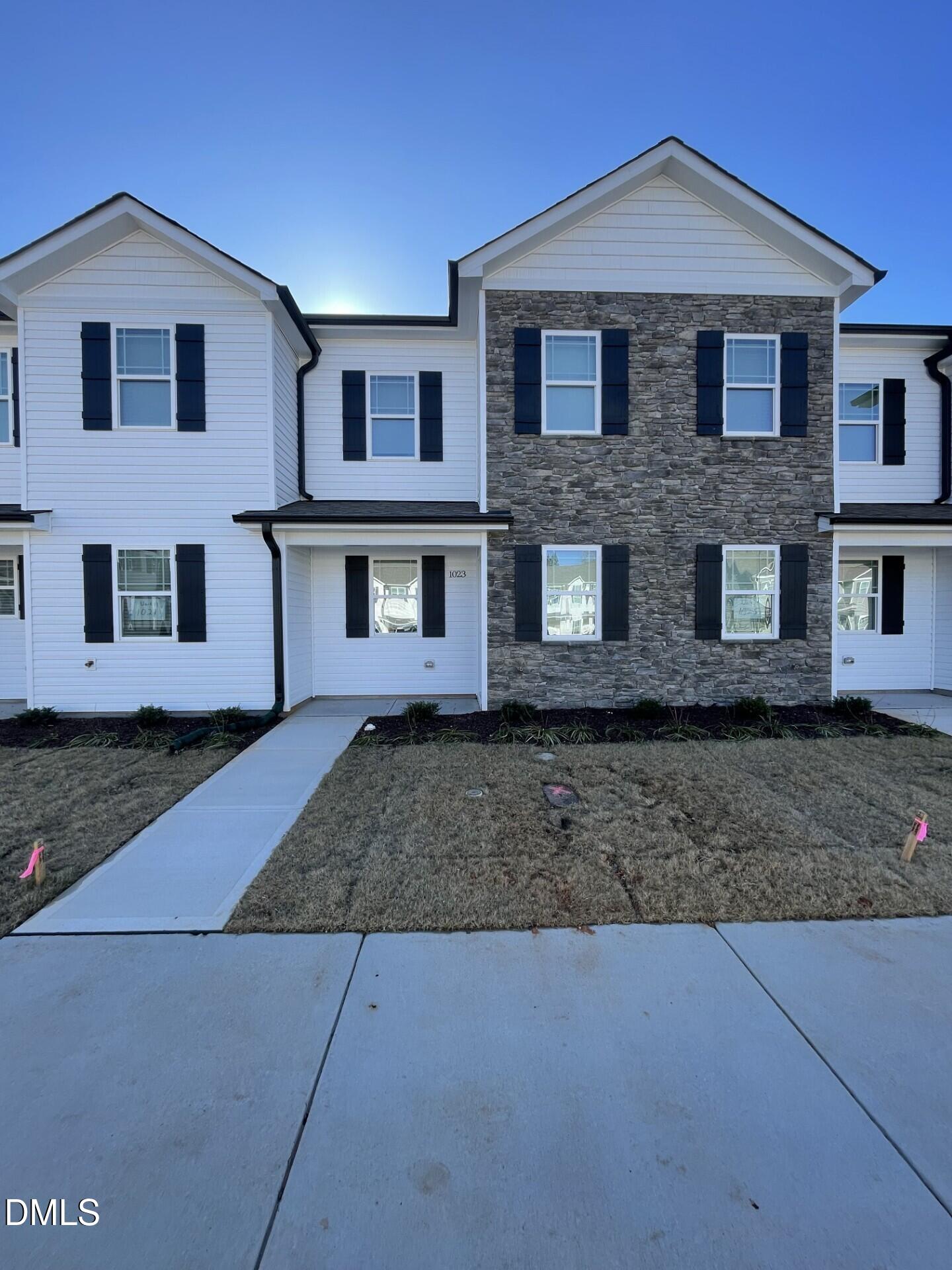 1023 Peony Lane — photo