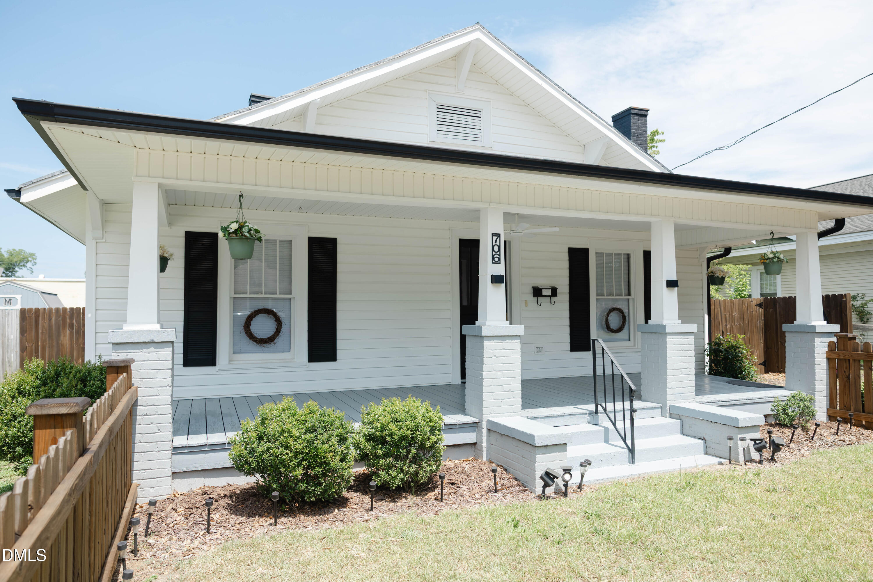 706 S Magnolia — photo