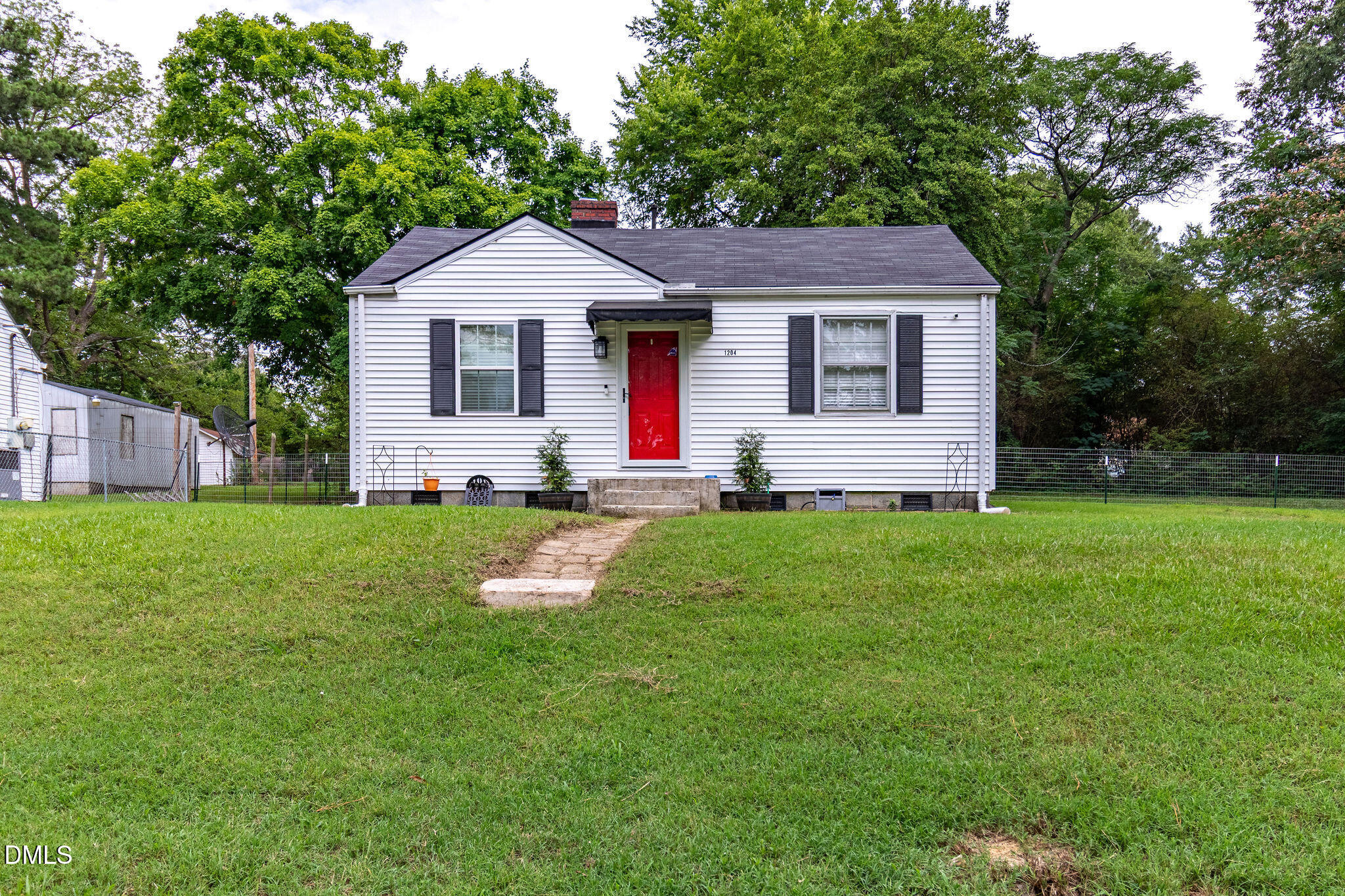 1204 Toisnot Avenue NE — photo