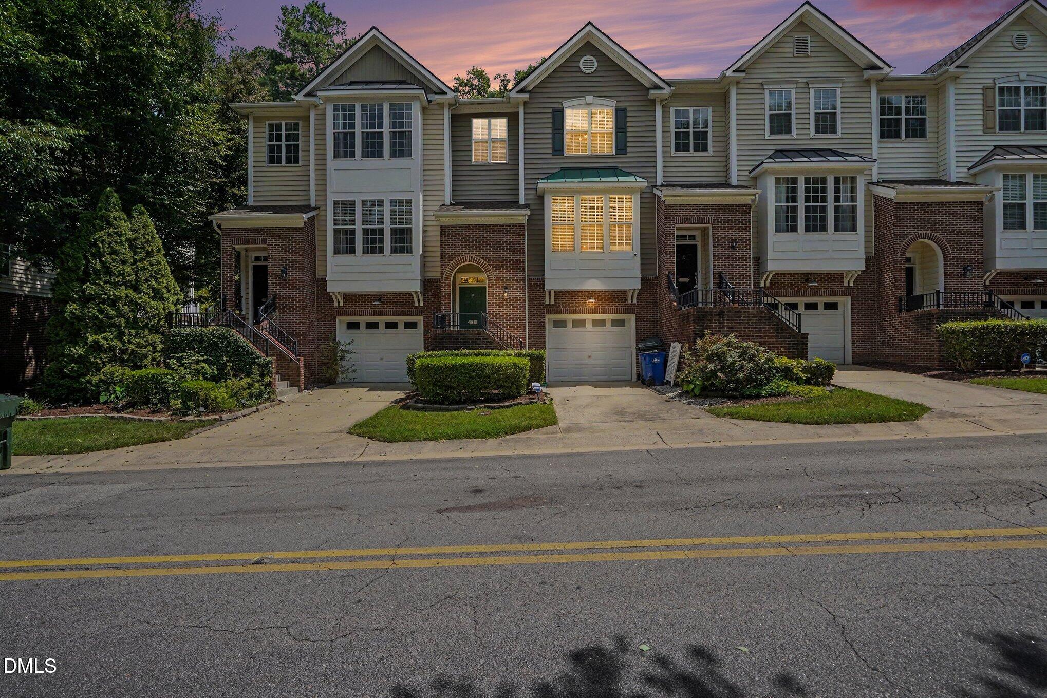 5453 Crescentview Parkway — photo