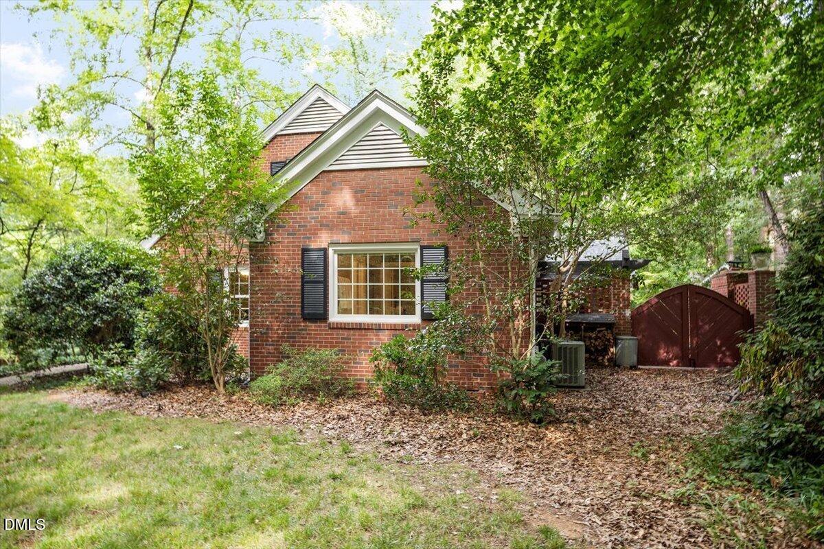 416 Brookside Drive — photo