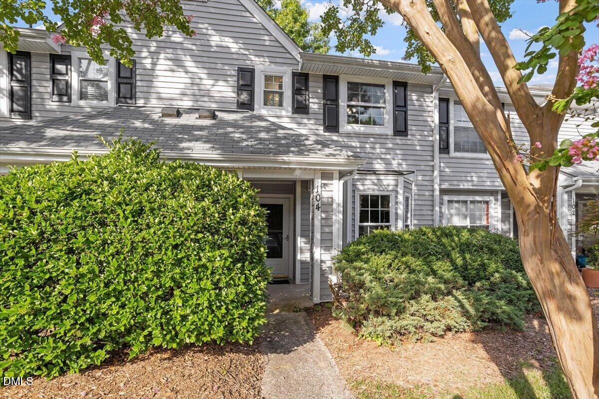 104 Sir Richard Lane — photo
