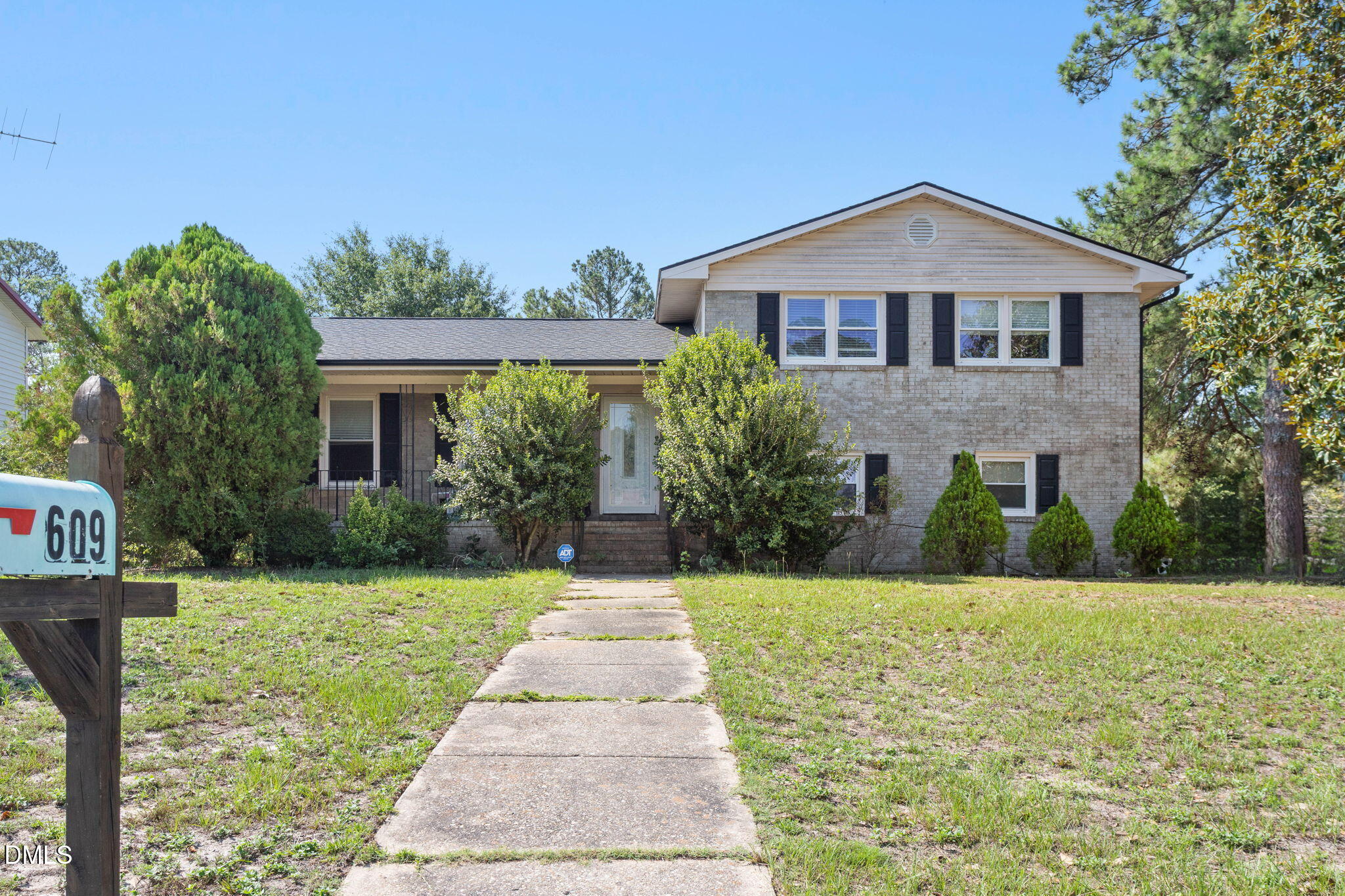 609 Francis Court — photo