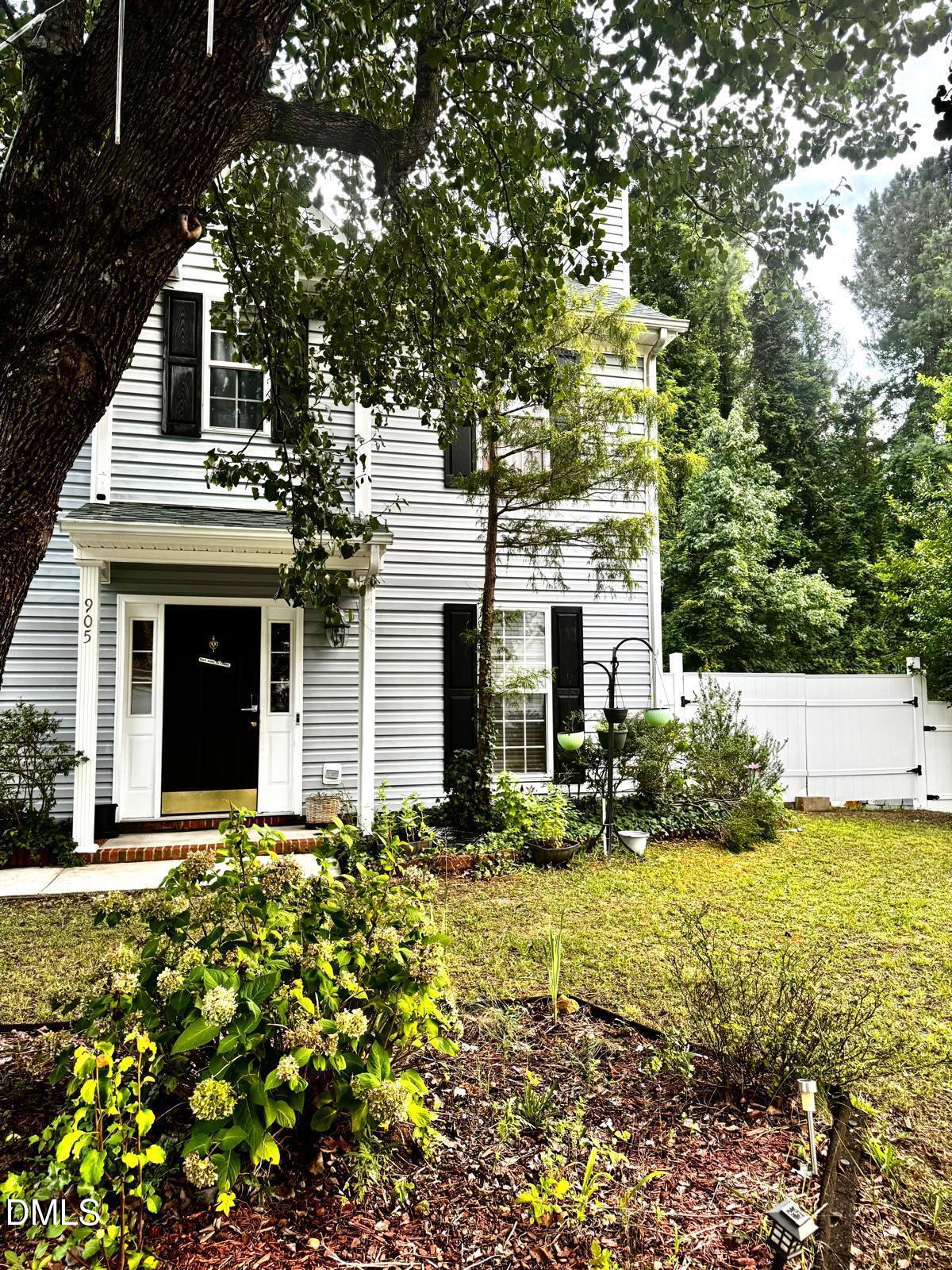 905 Sanderson Drive — photo