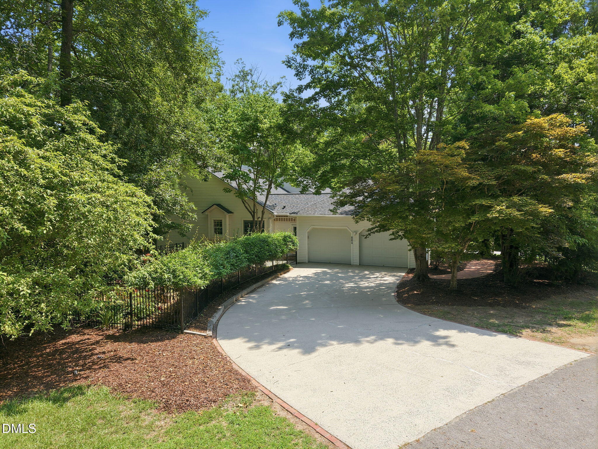 804 Millcroft — photo
