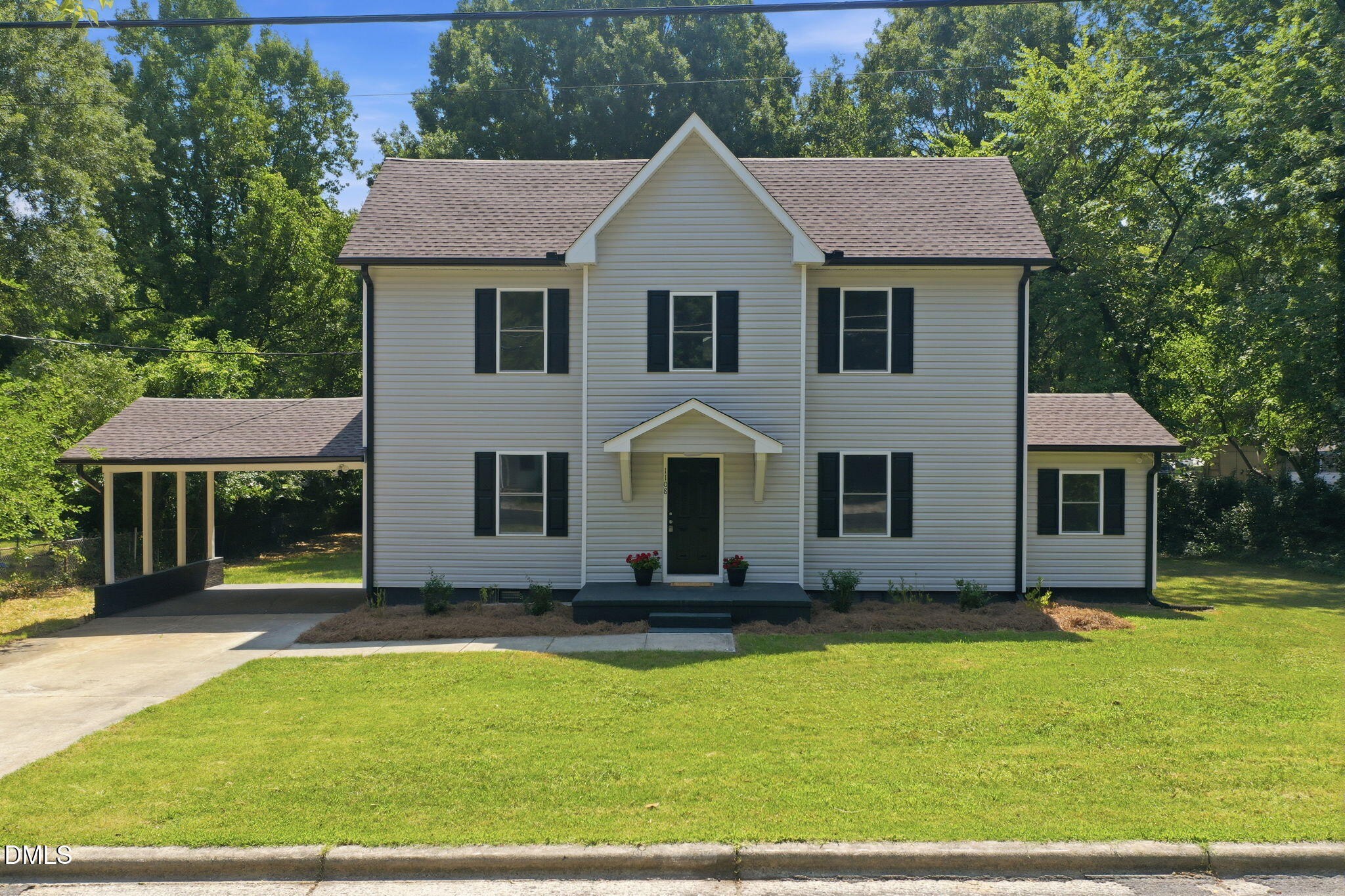 1108 Hawthorne Lane — photo