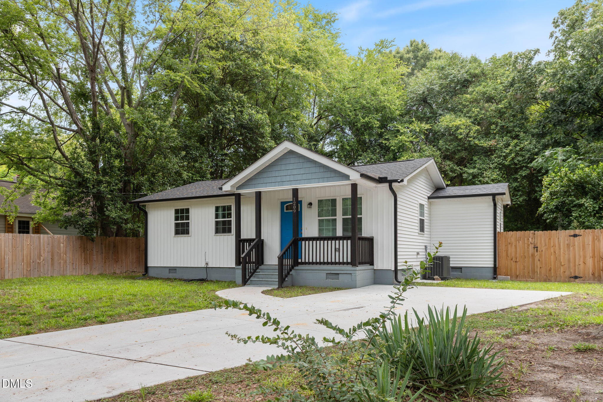 1209 Massey Street — photo