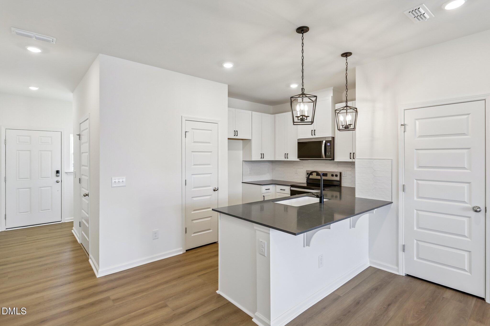 2043 Oakdale Drive — photo