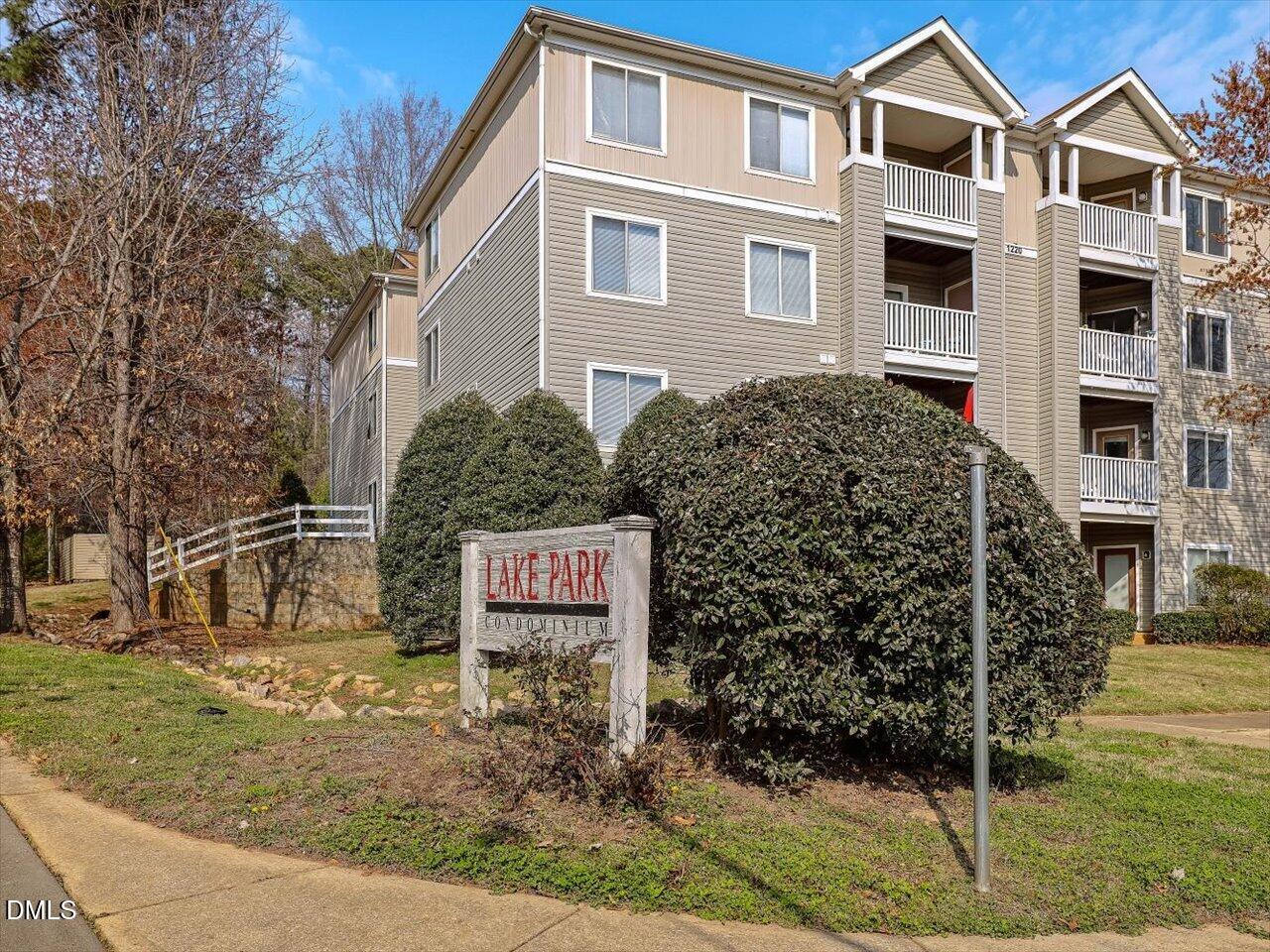 1231 University Court 304 — photo