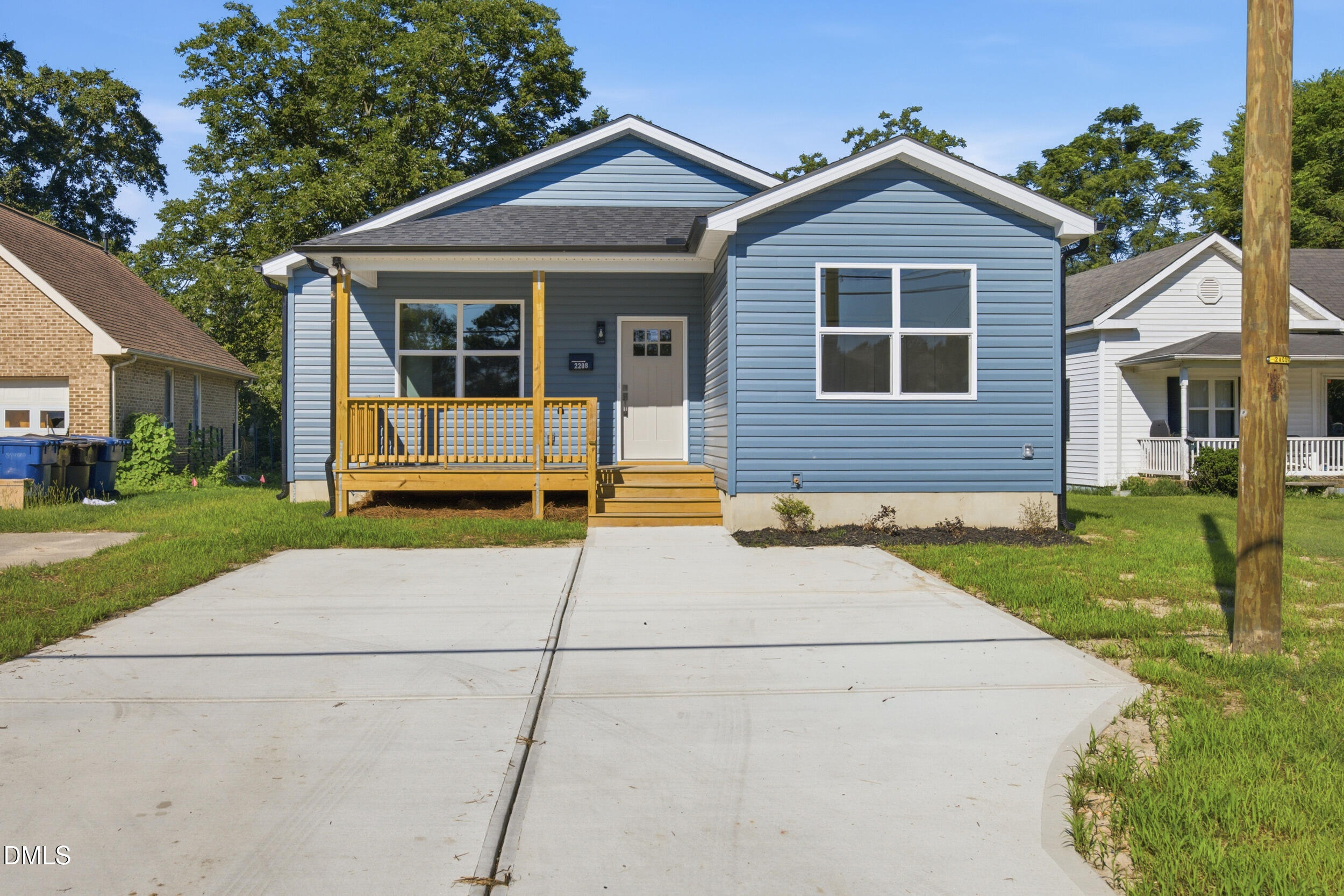 2208 Dalrymple Street — photo