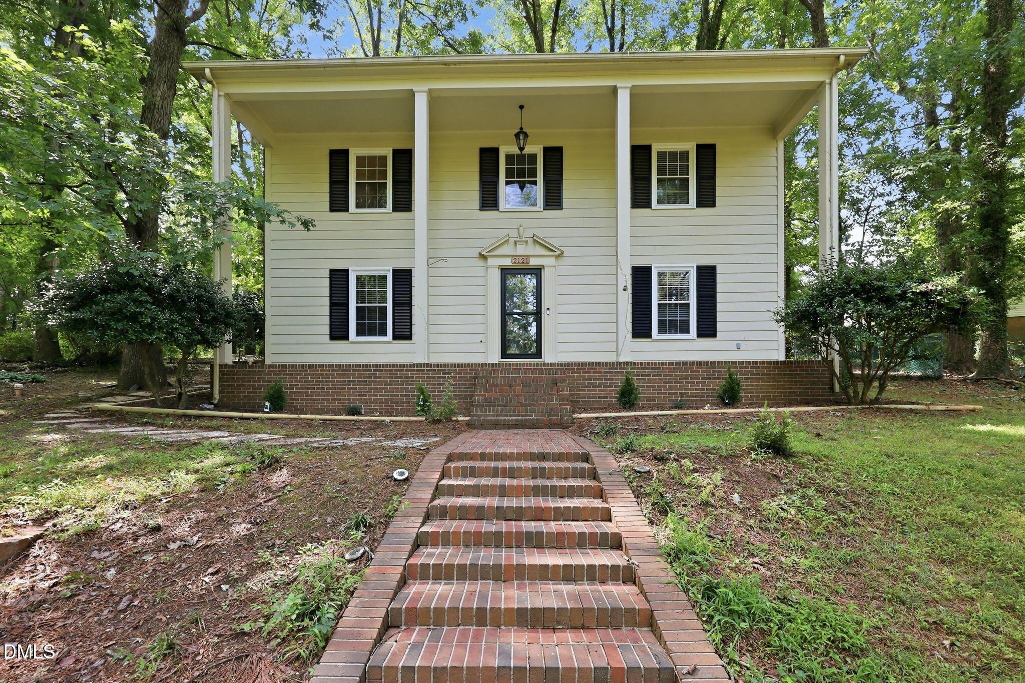 2121 N Shoreline Drive — photo